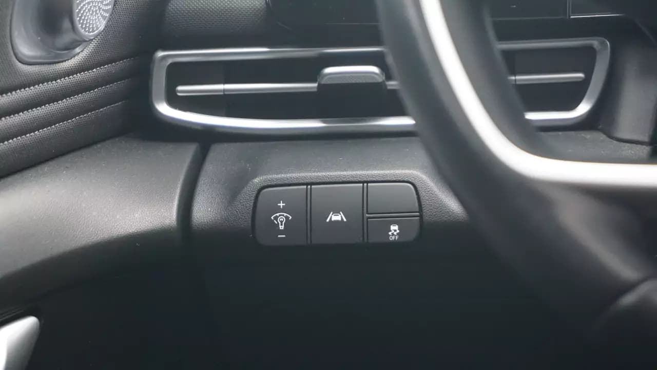 HYUNDAI Elantra  2023https://cdn.drivegood.com/0hLB3IMXehDEtdzcD83NsEHCkGq3XEUlFix0Axka.webp
