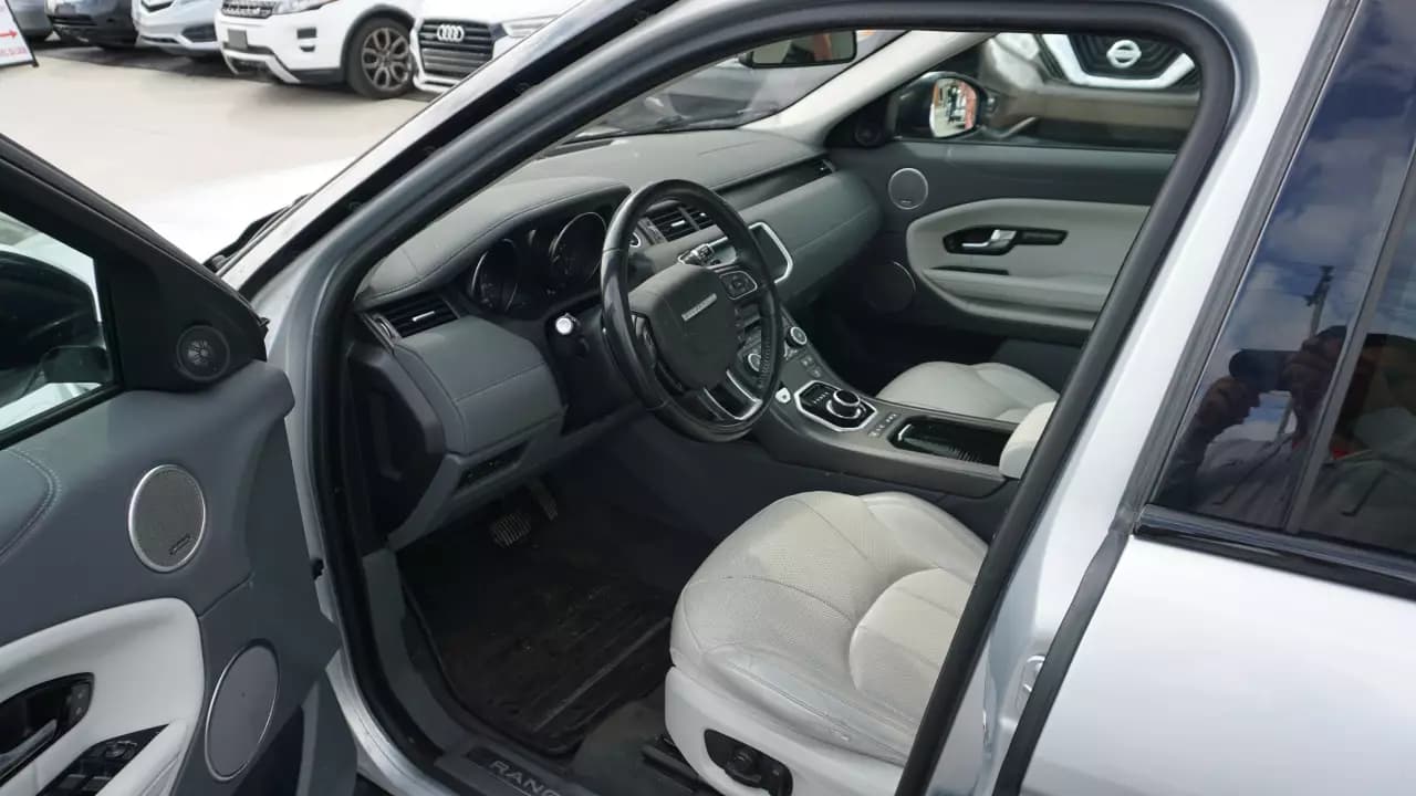 LAND ROVER Range Rover Evoque HSE 2018https://cdn.drivegood.com/4AdHGsDiCEBAj53tcGighUvRjNAZQ3gUA7Q4QYTK.webp