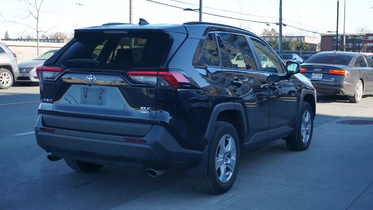 TOYOTA RAV4 XLE 2020https://cdn.drivegood.com/7j0U4pfXLn31IEAXocoj0mTBsIDsdd7RvGTvAVoW.webp