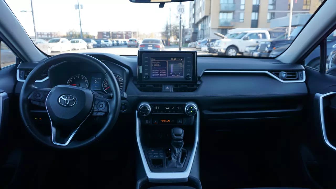 TOYOTA RAV4 XLE 2020https://cdn.drivegood.com/8qxTGyvw0Zt2L34ZmT5nlMjbvdyDsGYFguOAeINo.webp