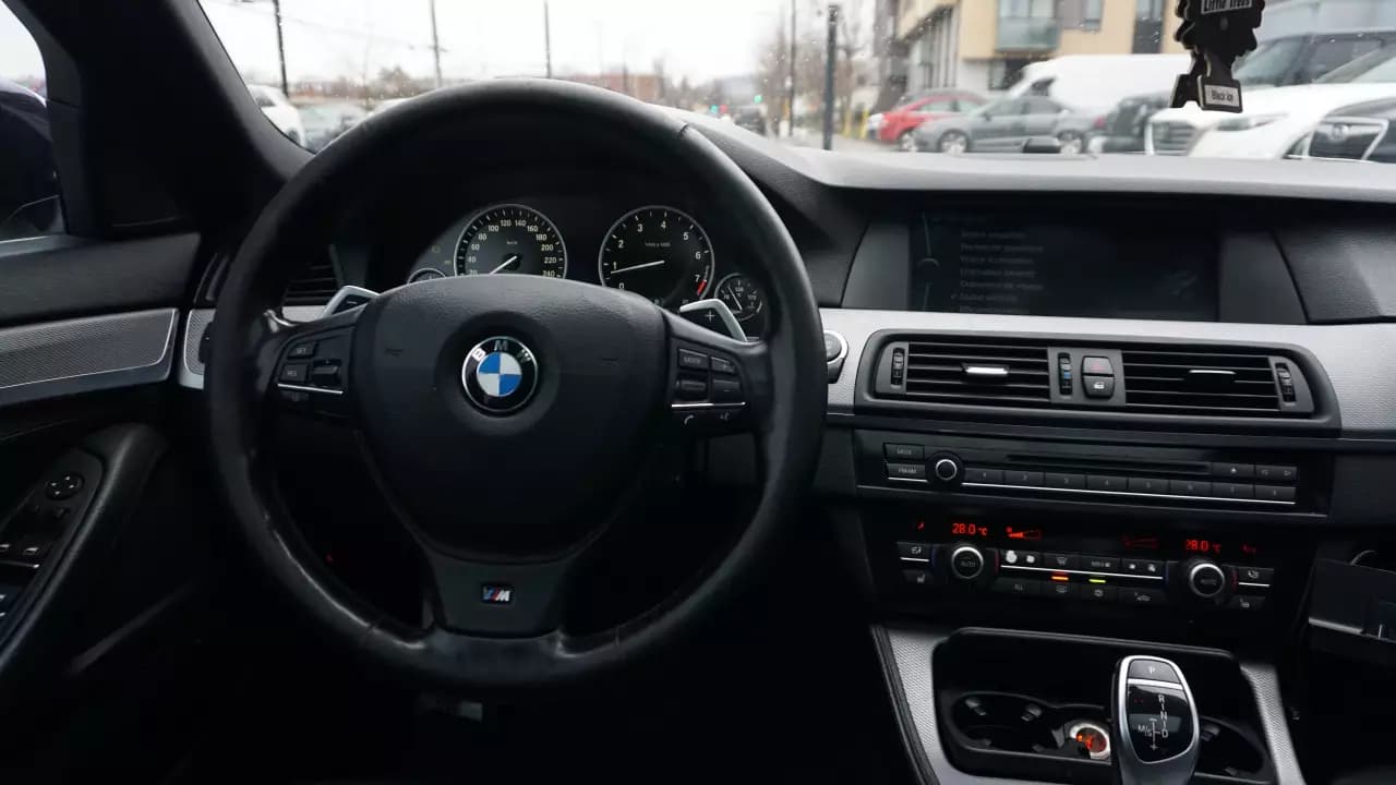 BMW 5-Series 528i xDrive 2012https://cdn.drivegood.com/A6h7p5hDgxtnAS9bbMxrzBXRPoICaE6WWSXLbpPg.webp