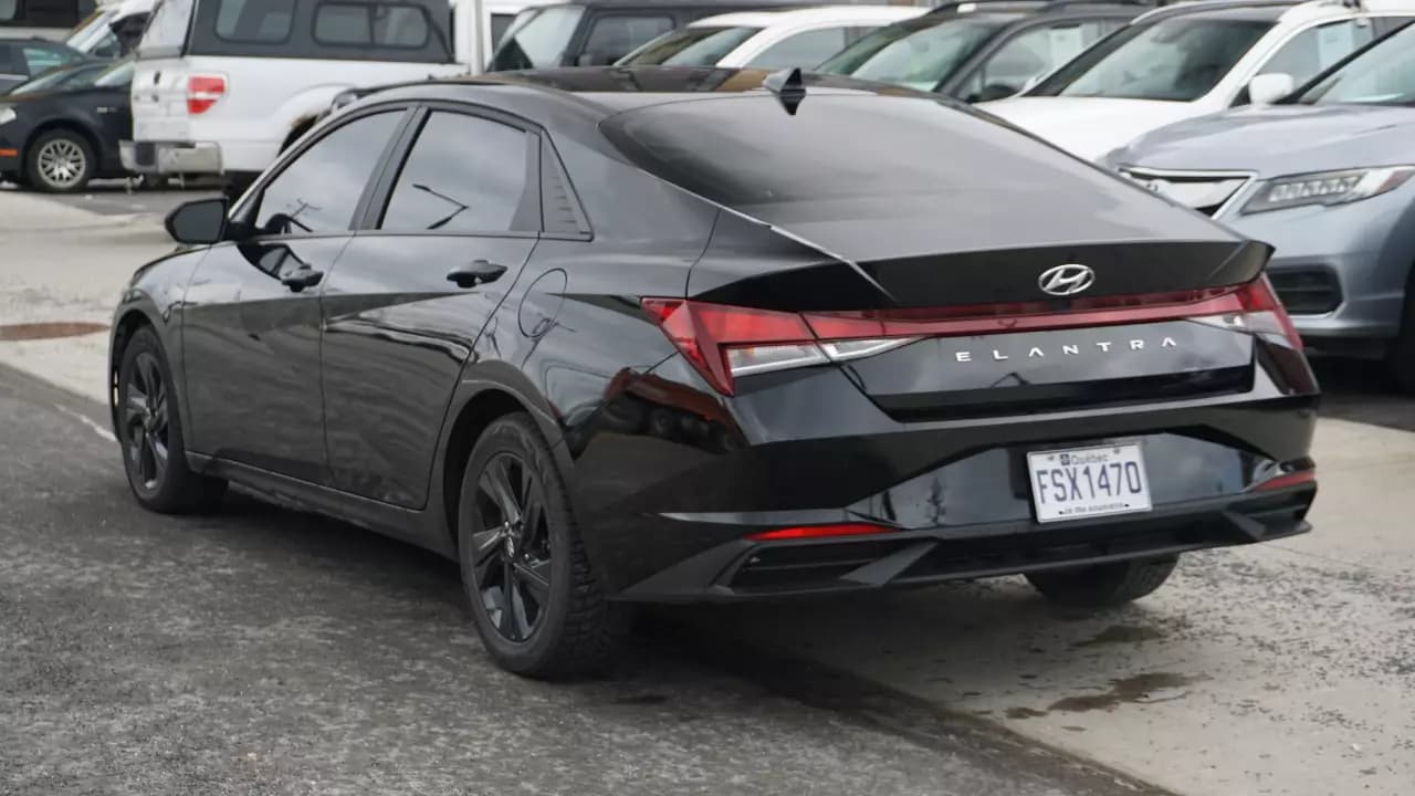 HYUNDAI Elantra  2023https://cdn.drivegood.com/AjovsoQqzp7BhtP7mVKV6f5HQGsYsfEvg2JUMtu8.webp