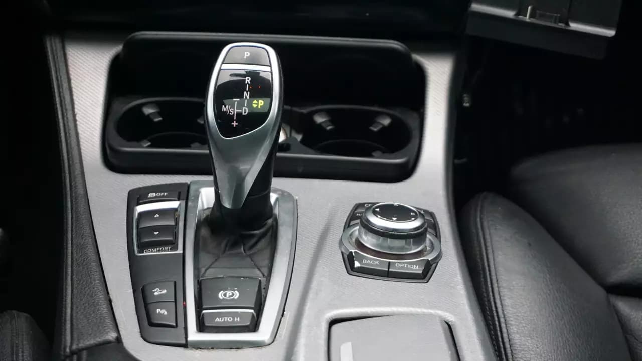 BMW 5-Series 528i xDrive 2012https://cdn.drivegood.com/BcJFZFygObyyFZ7IceT5QDEmu8Lqrt1ylqIe2qmG.webp