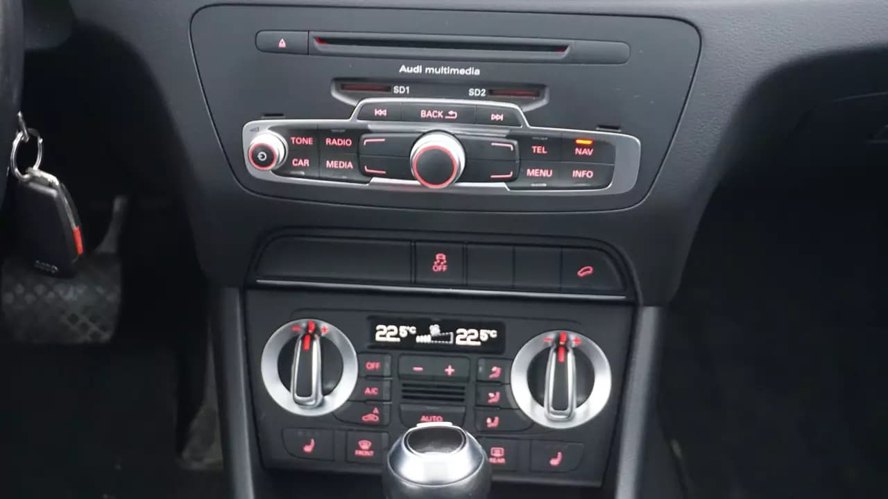 AUDI Q3 Premium Plus 2015https://cdn.drivegood.com/DXrNRpOFh5kXFm6XQVrhRgIkhto5YvkJ3XaLpCKp.webp
