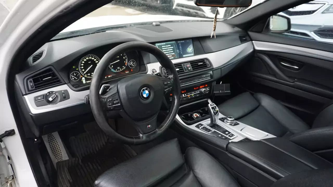 BMW 5-Series 528i xDrive 2012https://cdn.drivegood.com/J5WVl502XL5cVD4Gms8hcXsl79V9WT5UPSsdv9GM.webp