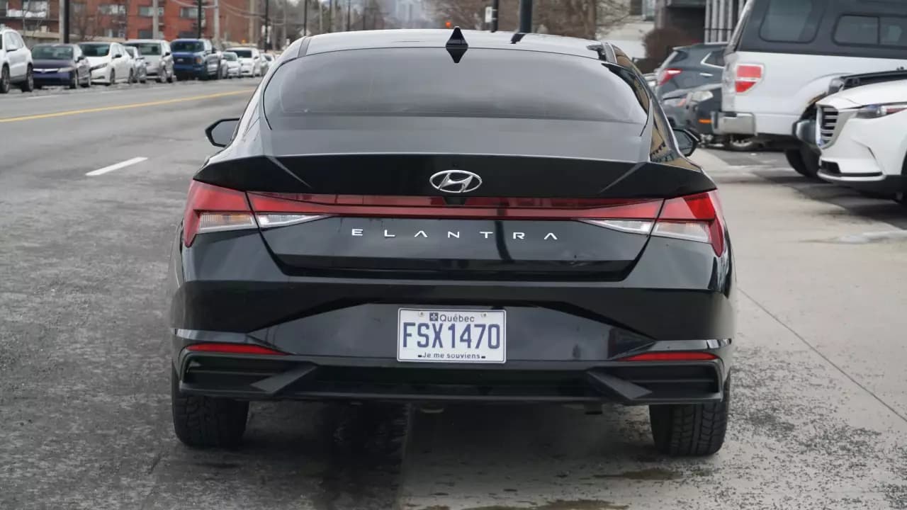 HYUNDAI Elantra  2023https://cdn.drivegood.com/KYBtyHvs7bG2swr6aoR43jXWkilyYNs1TZJHTPjo.webp