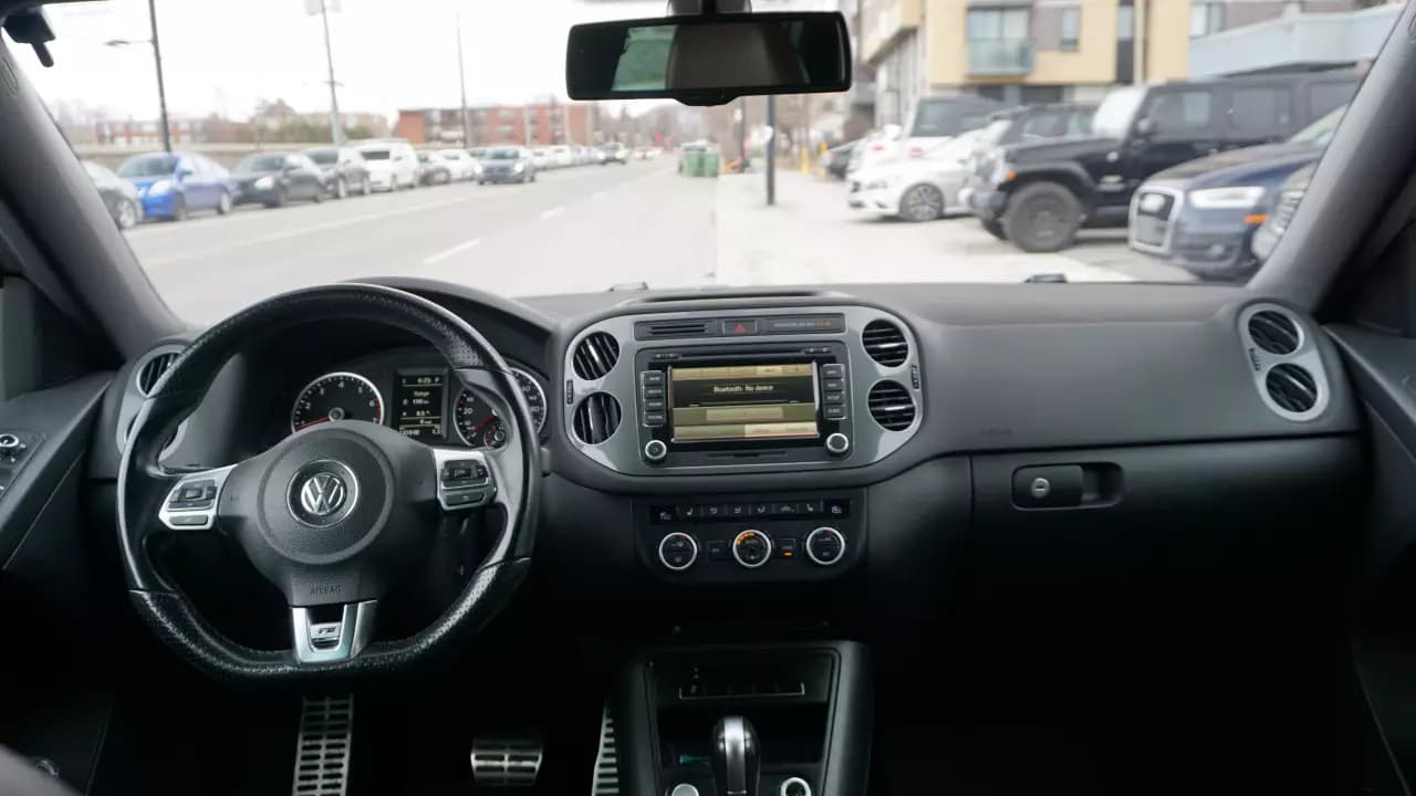 VOLKSWAGEN Tiguan Rline 2015https://cdn.drivegood.com/L6nwhGAimj5f2NqA4t38ed9ajOCxpoQYtWfil0C7.webp