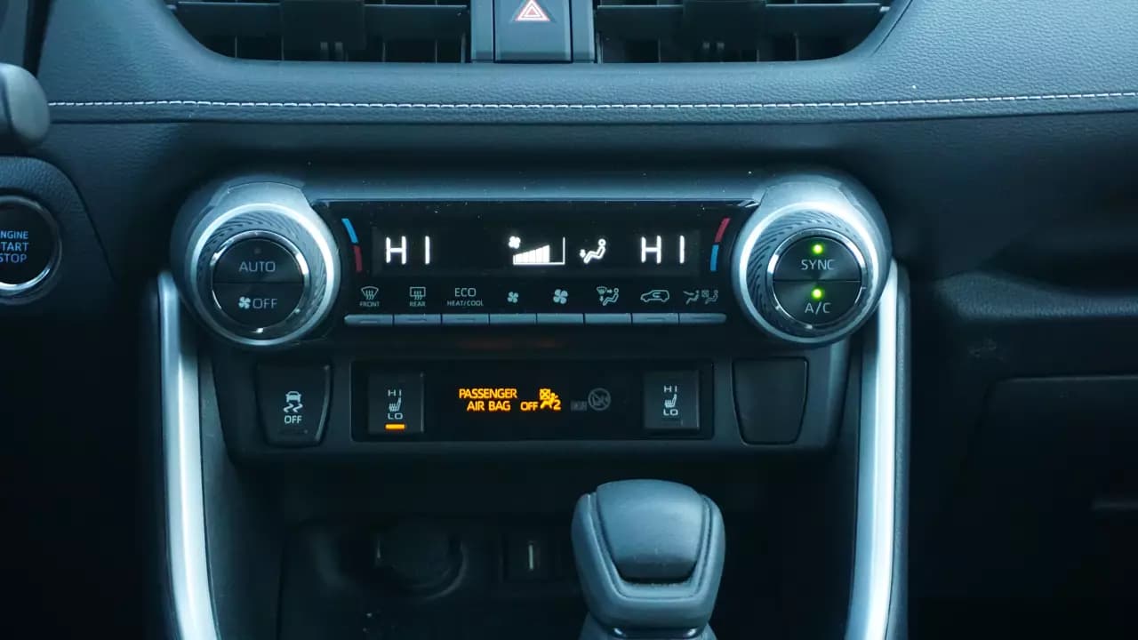 TOYOTA RAV4 XLE 2020https://cdn.drivegood.com/LicqA2HD2d1vb9korP06ZDY12JC7KsQDdbjQIOvO.webp