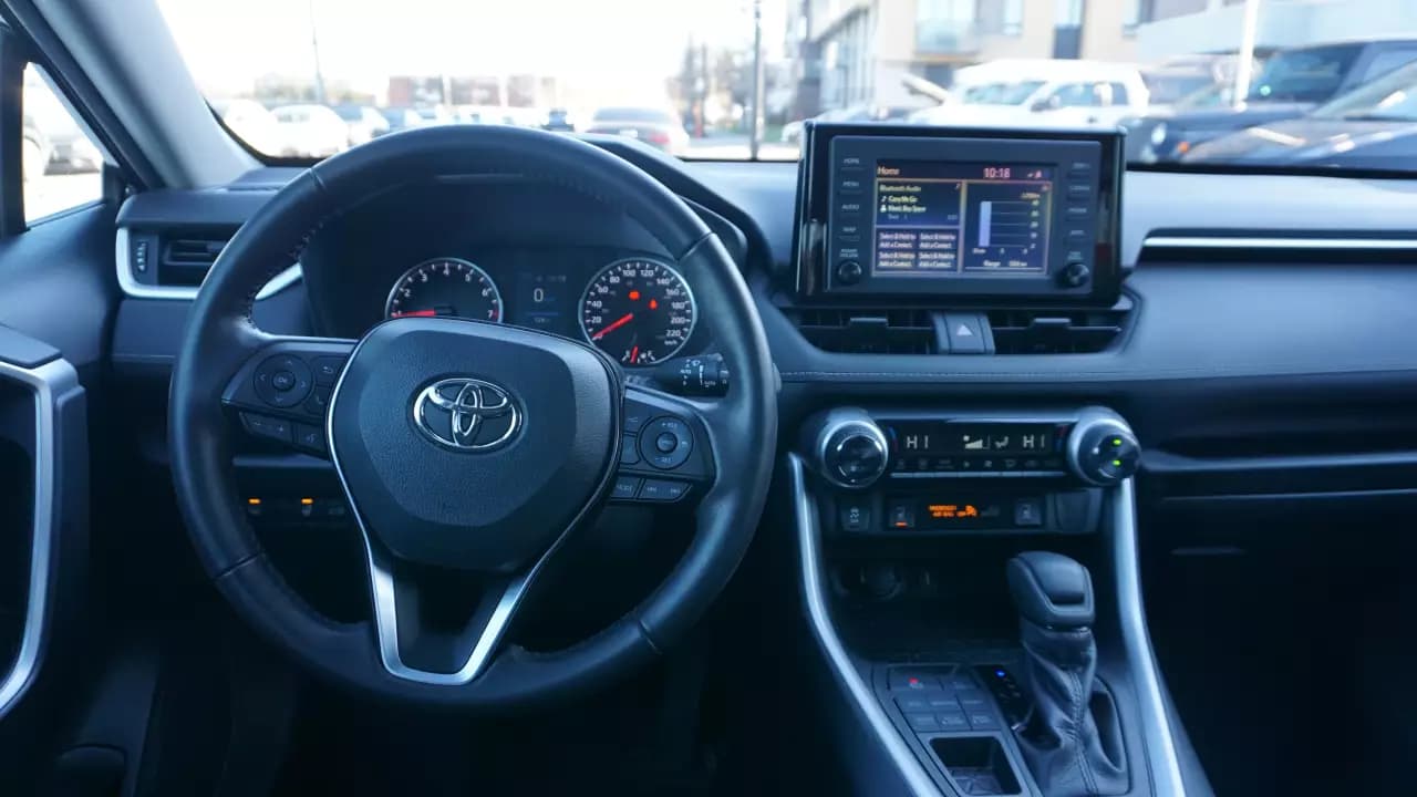 TOYOTA RAV4 XLE 2020https://cdn.drivegood.com/Mtn43QSMUD9YHgerM6fCtbLgpkkNISyXvTt36Tvt.webp