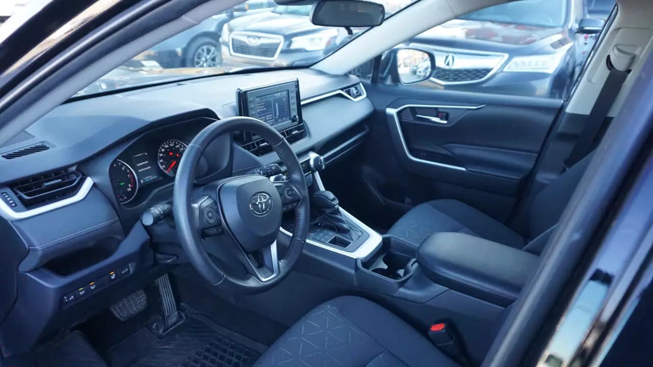 TOYOTA RAV4 XLE 2020https://cdn.drivegood.com/Q2DCInywFl7ftOEk7OI1YqoQTHDCi8UInIHNoPGh.webp