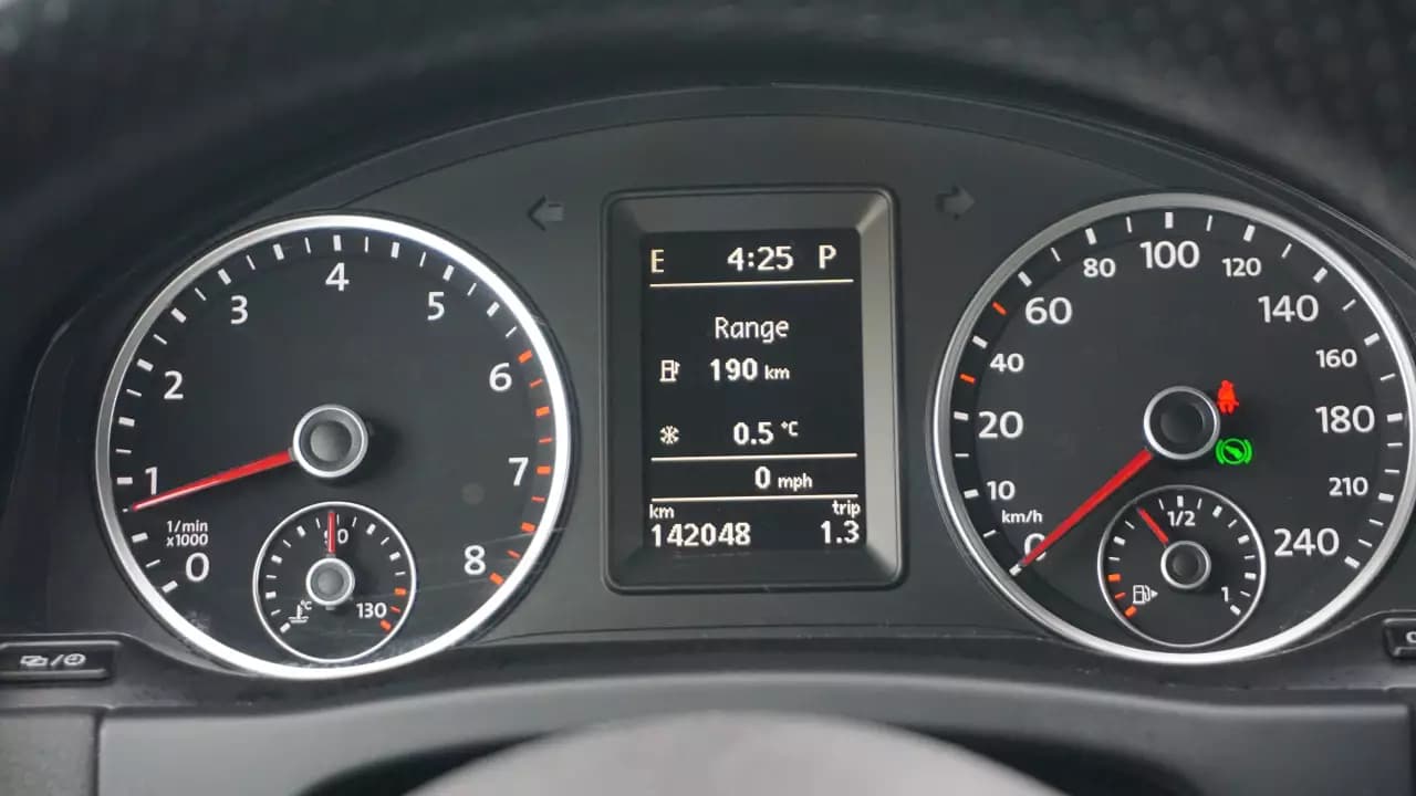 VOLKSWAGEN Tiguan Rline 2015https://cdn.drivegood.com/SznVhNPT8fXPFuygWQsOkmMKAzahsv1oocQFLZ5t.webp