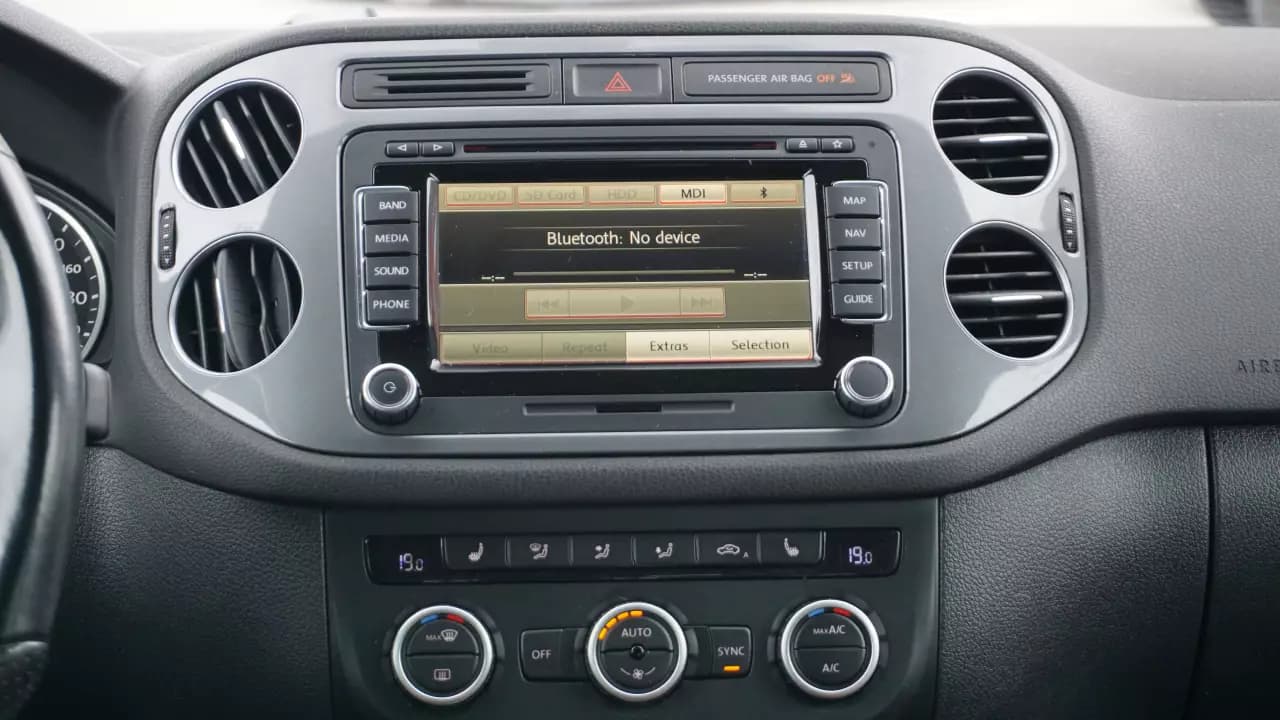 VOLKSWAGEN Tiguan Rline 2015https://cdn.drivegood.com/gAOYI3AgV1pR9LZMLnaA4LMCzsrQbj0SVKqyGvze.webp