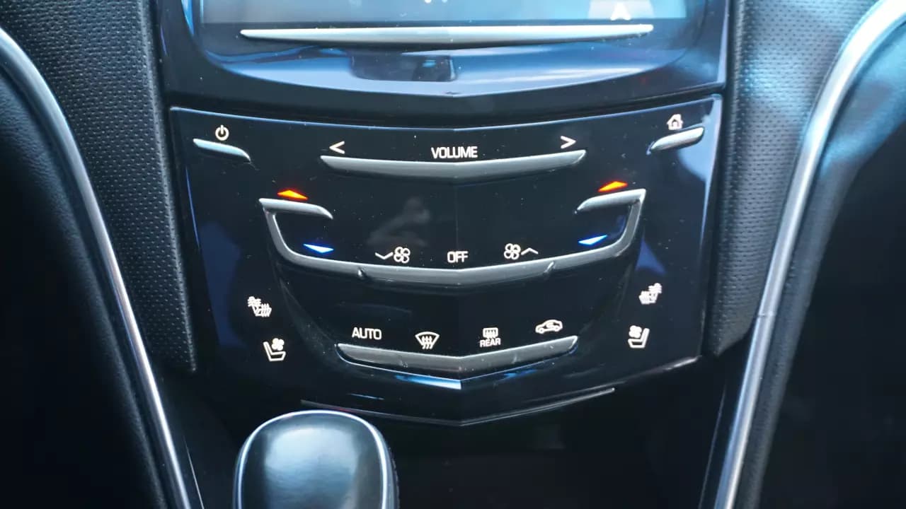 CADILLAC XTS Limousine 2016https://cdn.drivegood.com/hAaJmxjhZy2grLYBqwTs65efCAuaWU9EwKV1oiXz.webp