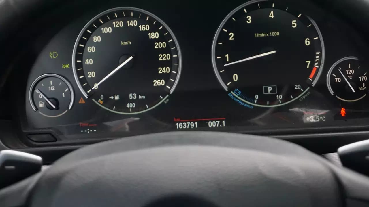 BMW 5-Series 528i xDrive 2012https://cdn.drivegood.com/hMzI5ZQmUMvIJs3s8xwfxwpVdBOpZ1uKJUfICk31.webp