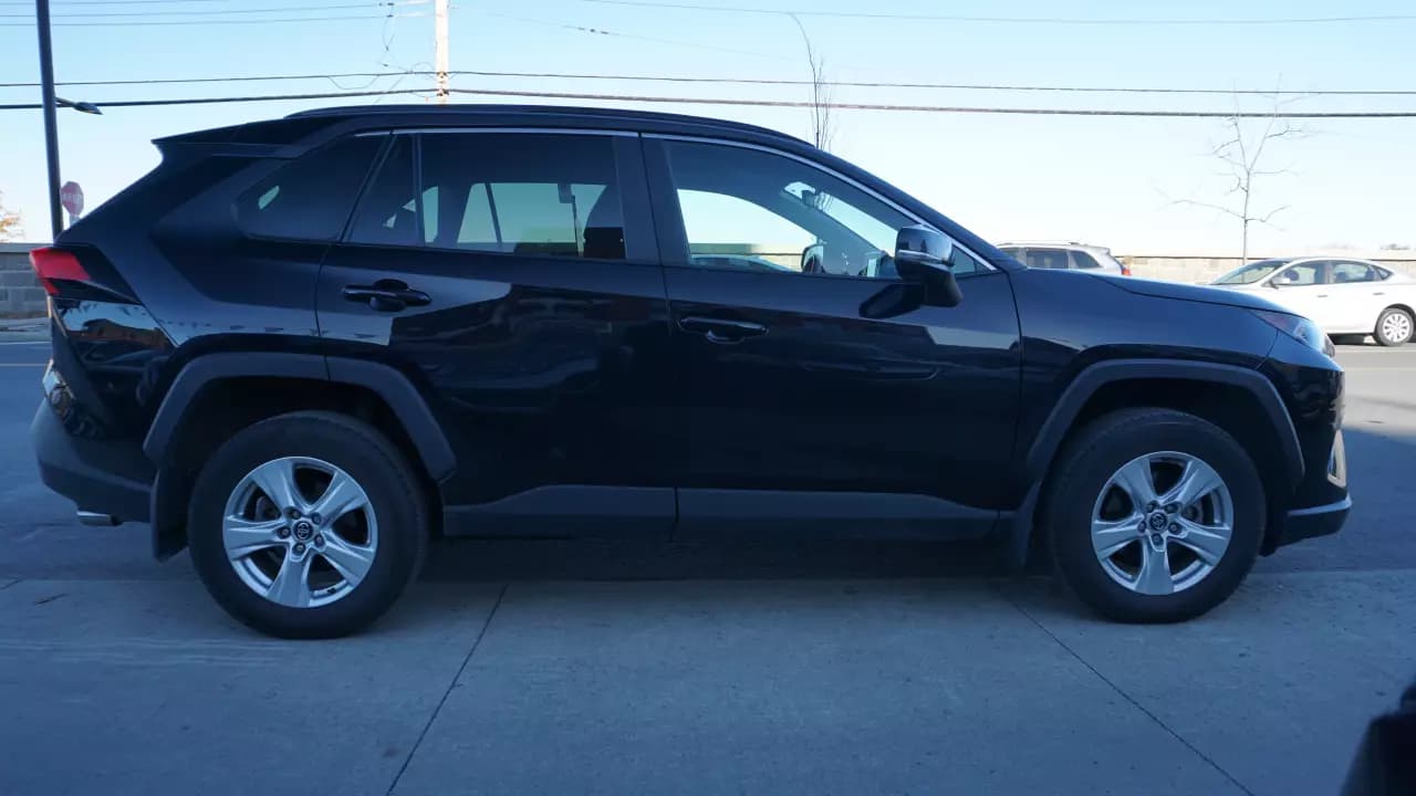 TOYOTA RAV4 XLE 2020https://cdn.drivegood.com/hO3dNREWfnU1IYvcV0iAmklknQfrjC0Js7T17ykg.webp