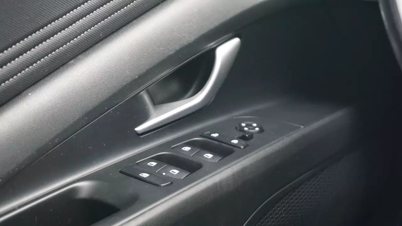 HYUNDAI Elantra  2023https://cdn.drivegood.com/k1RY7TrtmSTwGslTB809ikFhoDgOO2JUbo4sl2lI.webp
