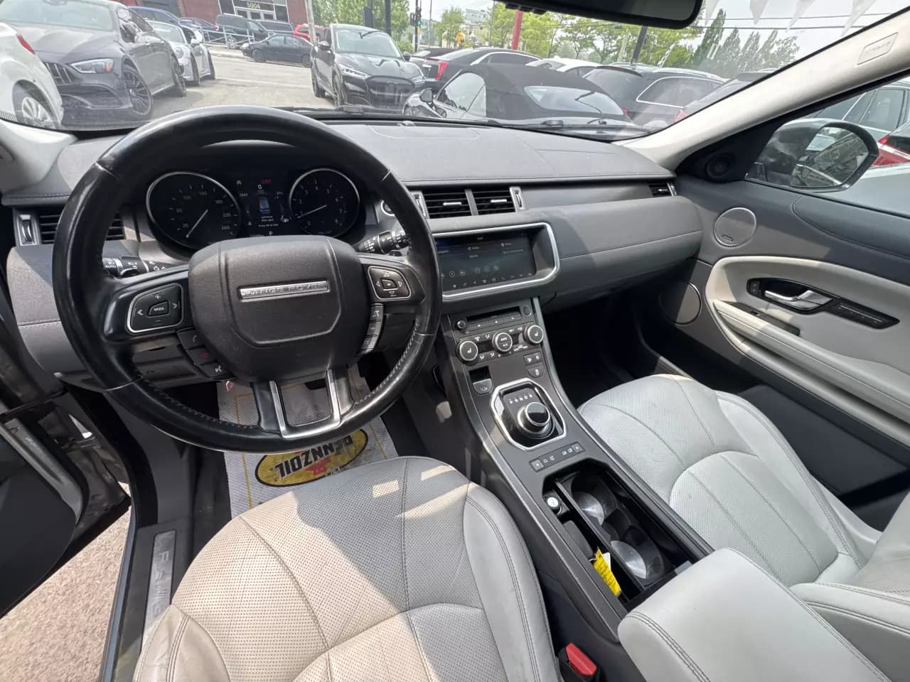 LAND ROVER Range Rover Evoque HSE 2018https://cdn.drivegood.com/k3VzwmLeeoUKFlTXIdxWoefQSMI52rztpnI5mCqL.webp