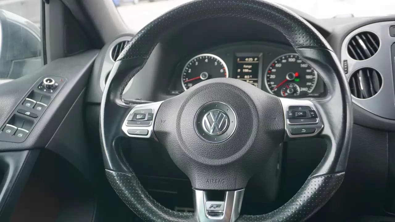 VOLKSWAGEN Tiguan Rline 2015https://cdn.drivegood.com/pIWjwfHpX2S8c8c7BAtqPOzTmxMcMfANt1IO7XXE.webp