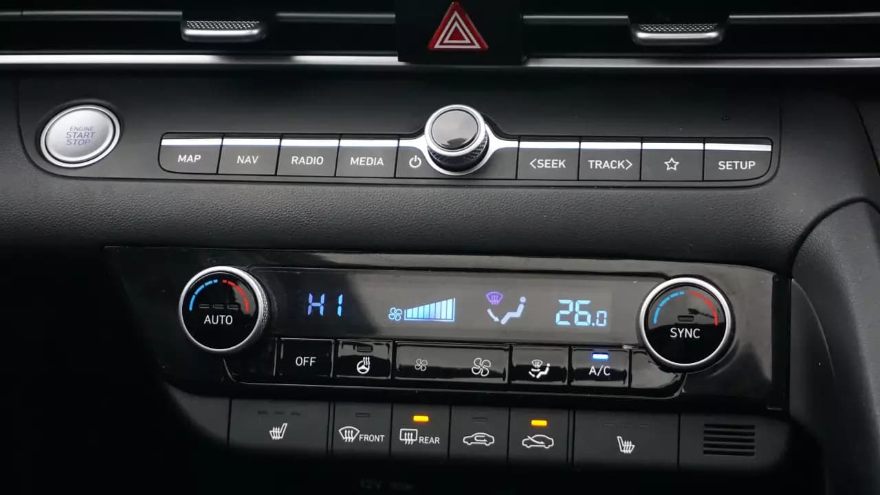 HYUNDAI Elantra  2023https://cdn.drivegood.com/pLUDw1XxXZ2TBnSxyUX80NoBQghckGDcpM14yfa8.webp