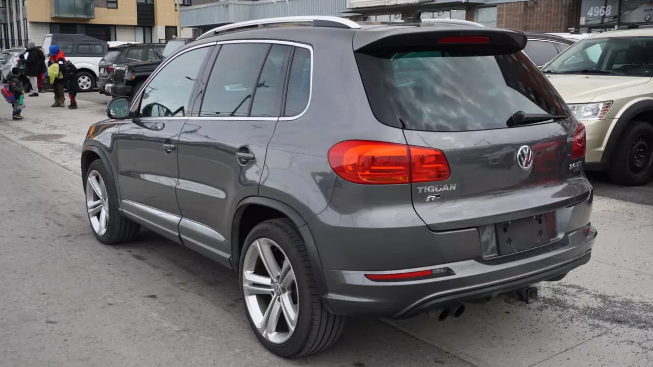 VOLKSWAGEN Tiguan Rline 2015https://cdn.drivegood.com/tfv2AoBlC94dqaBp4EstGQgN3ZHcCIsbIuhNd7XM.webp