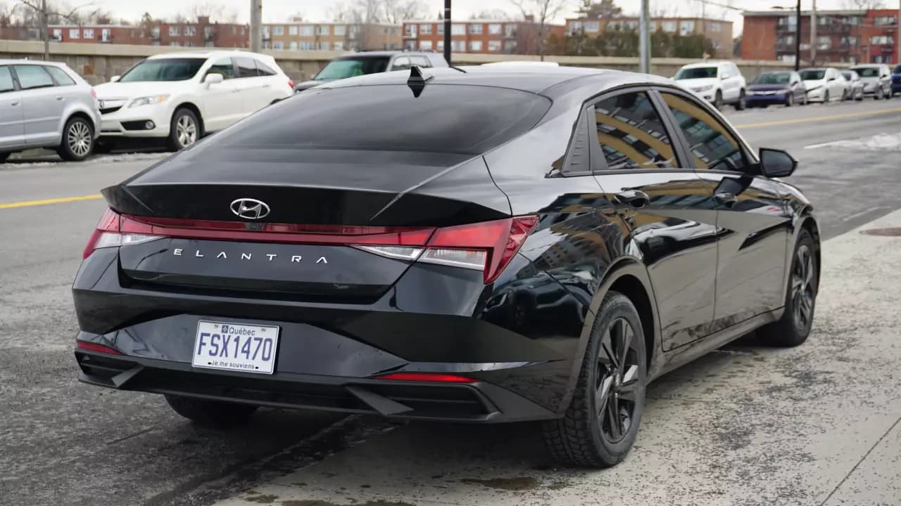 HYUNDAI Elantra  2023https://cdn.drivegood.com/xCnHu1l68KxkTwLFy9Vq5Tmm0CFNcGZUBt6EoDWR.webp