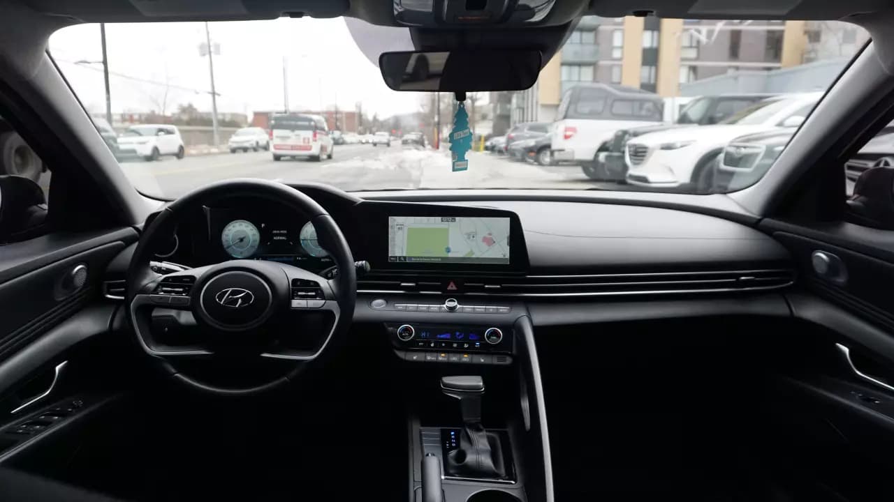 HYUNDAI Elantra  2023https://cdn.drivegood.com/ziP1cF49LZvXZmIlPTyyUxG8xU1DHBIAZLSJgY8m.webp