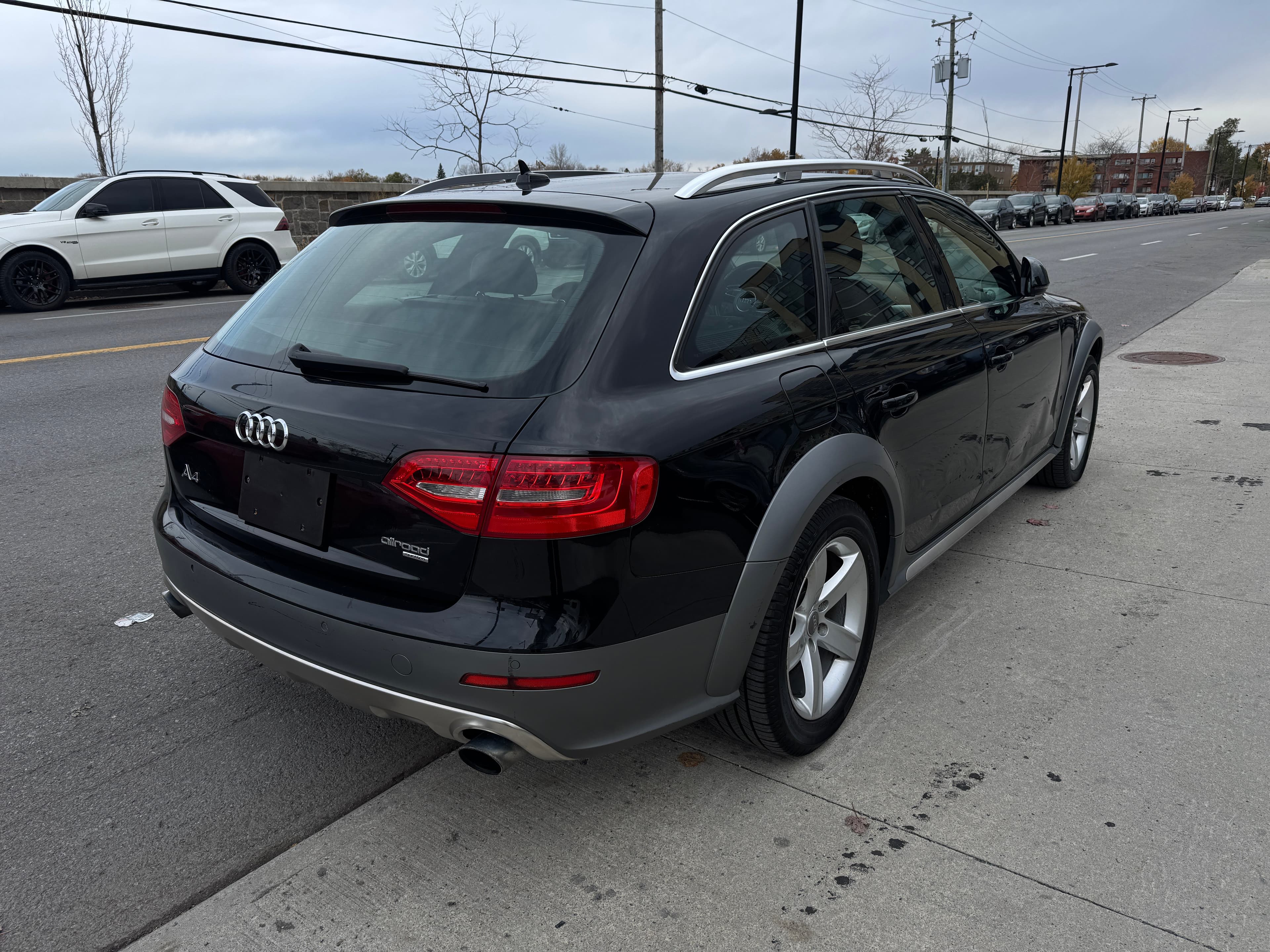 Audi A4 allroad 2.0 Technik 2014https://dealercdn.adws.ca/912/1223/1764087818530-714672115.jpg