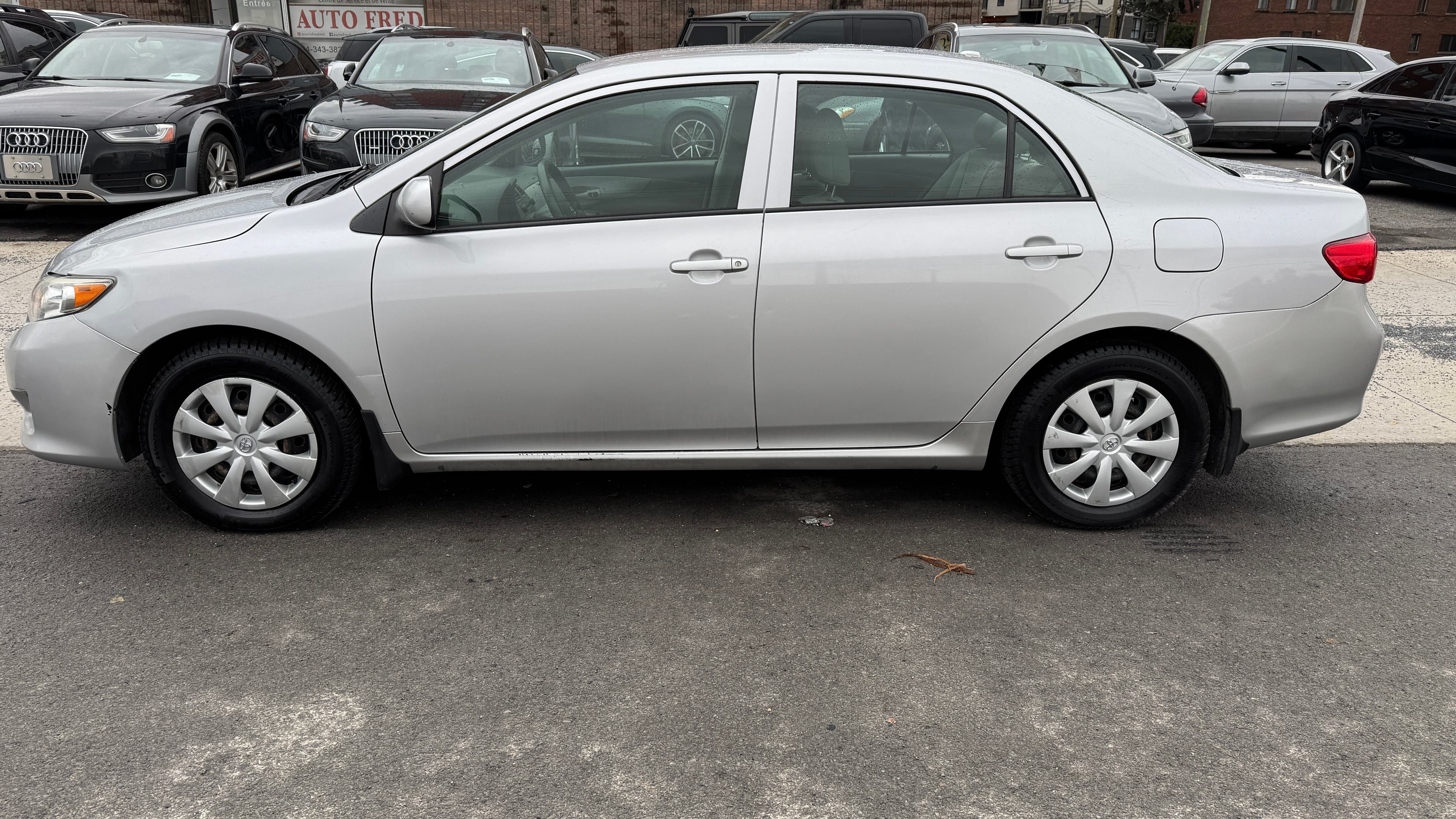 Toyota Corolla  2009https://dealercdn.adws.ca/912/5/1764272869753-5098335.jpg