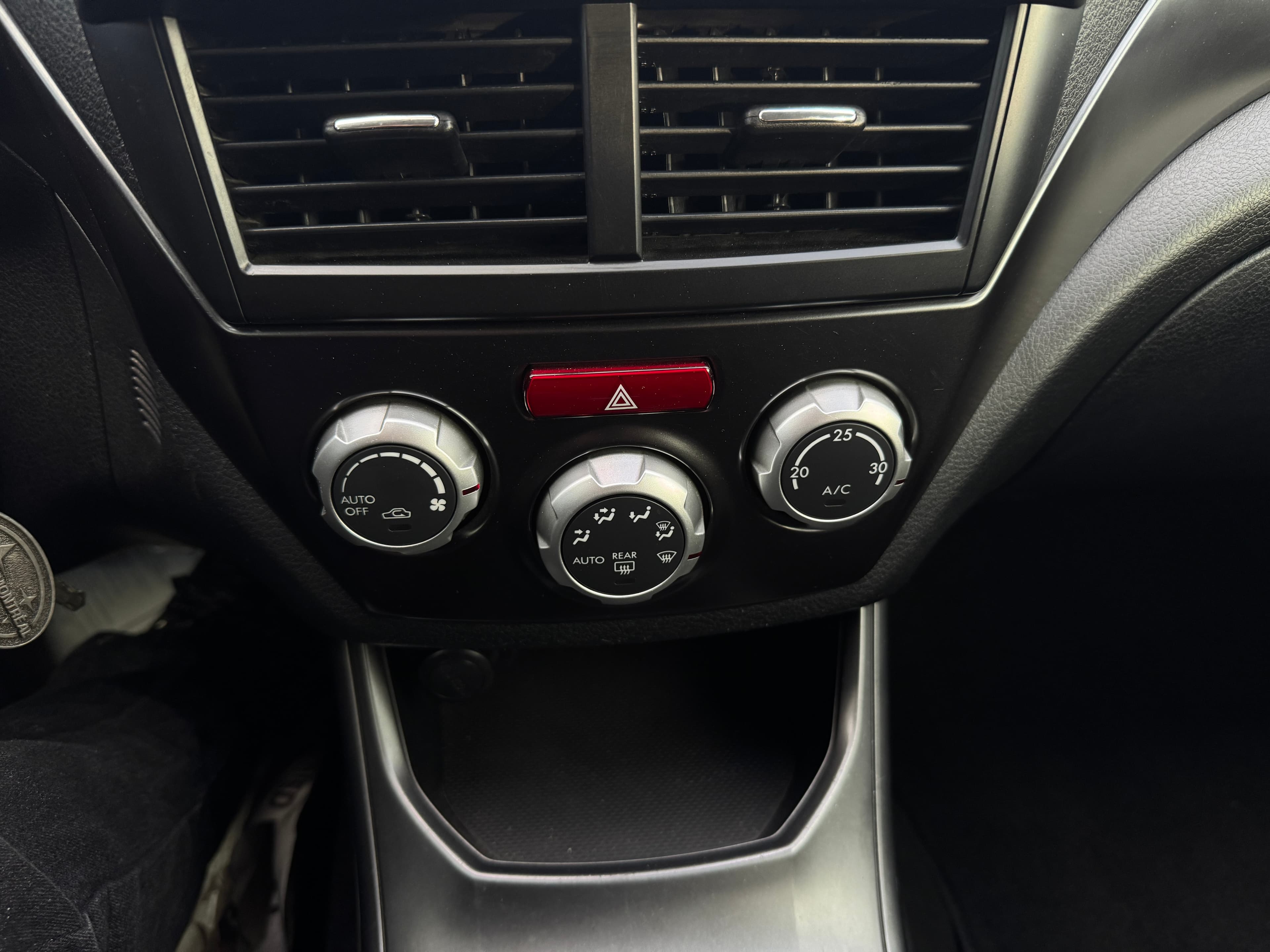 Subaru Impreza WRX  2013https://dealercdn.adws.ca/912/6/1764701662149-44439371.jpg