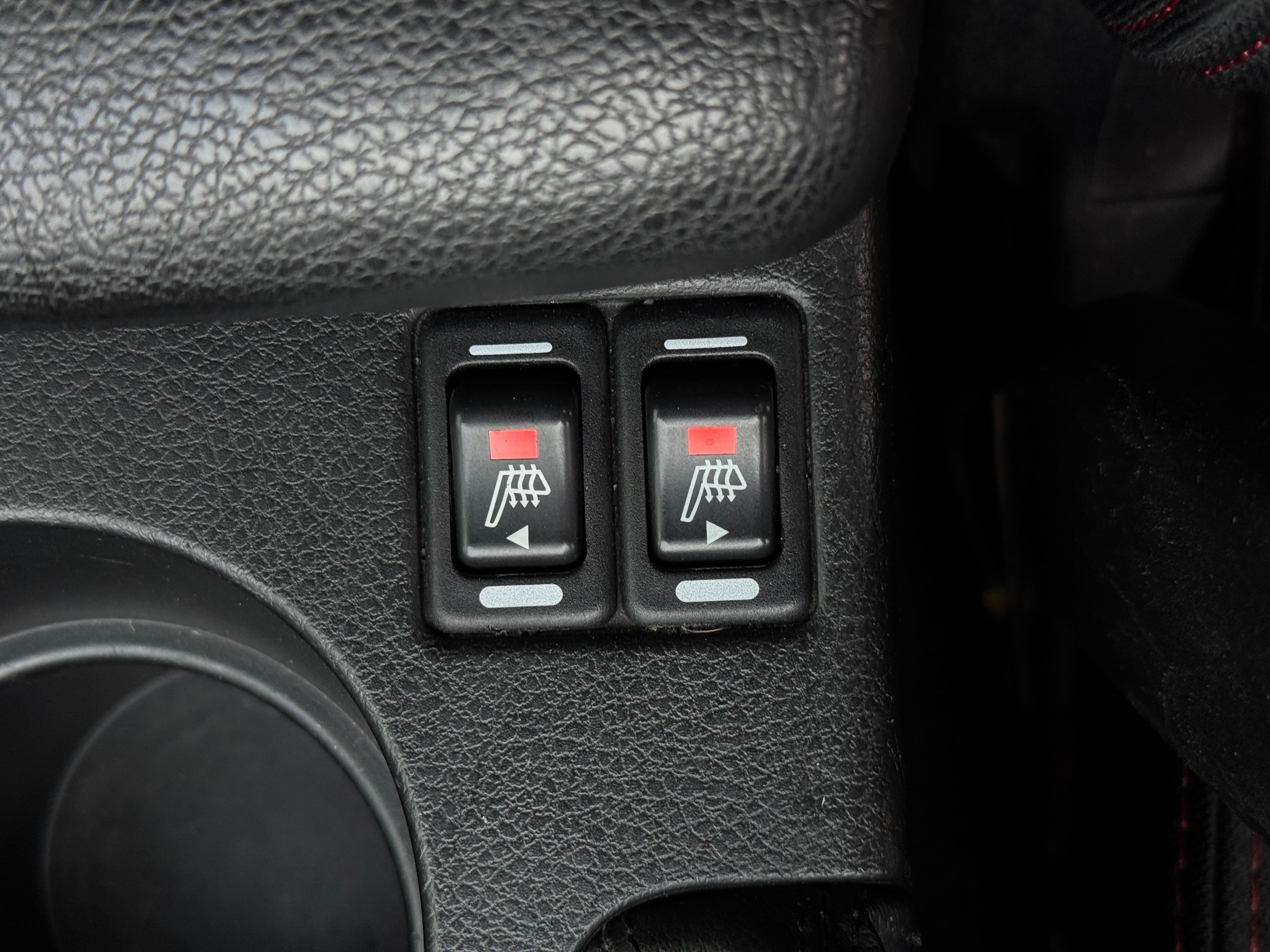 Subaru Impreza WRX  2013https://dealercdn.adws.ca/912/6/1764701663791-62410036.jpg