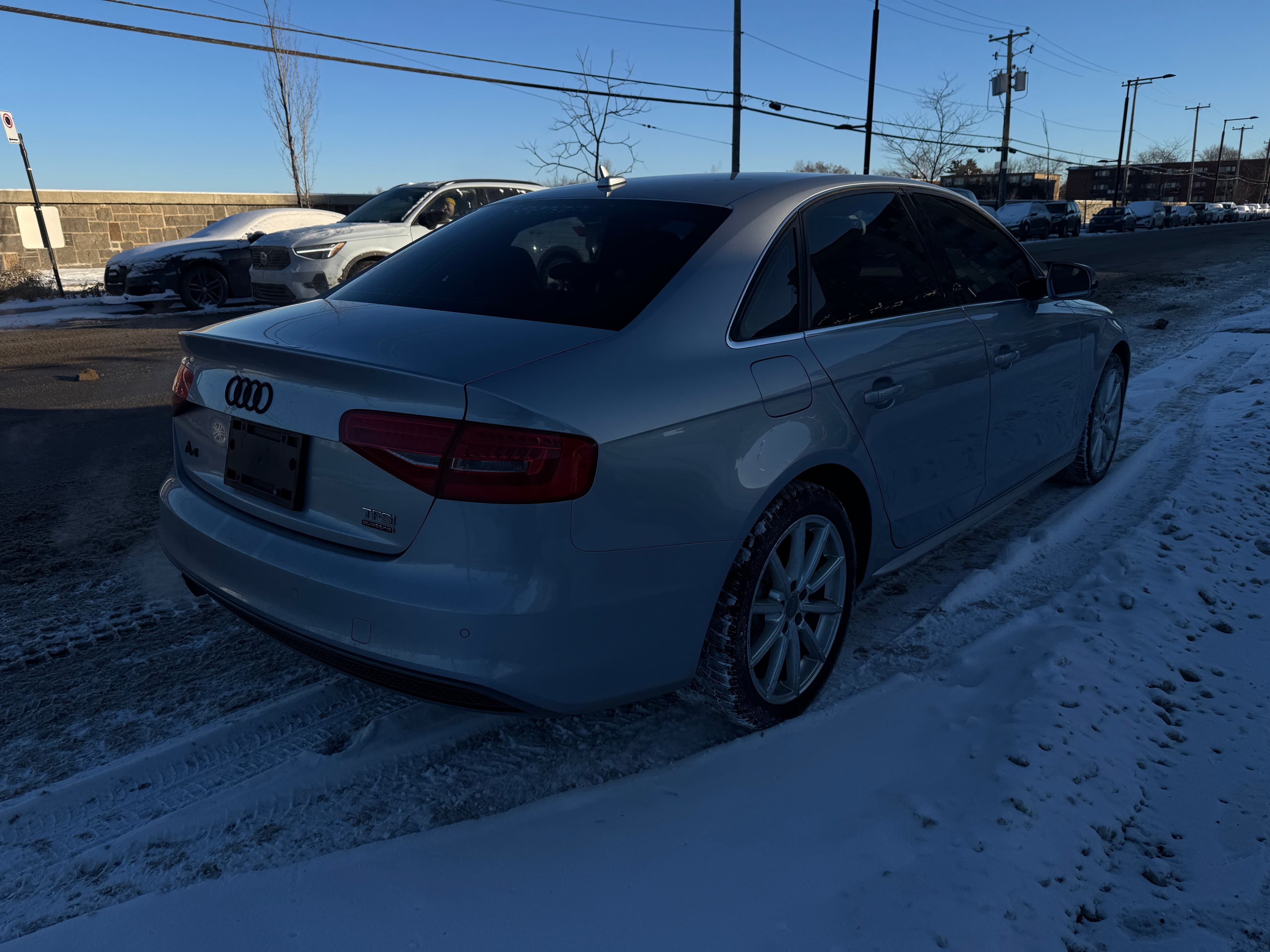Audi A4 2.0T Progressiv plus 2016https://dealercdn.adws.ca/912/6/1765205410500-576139707.jpg
