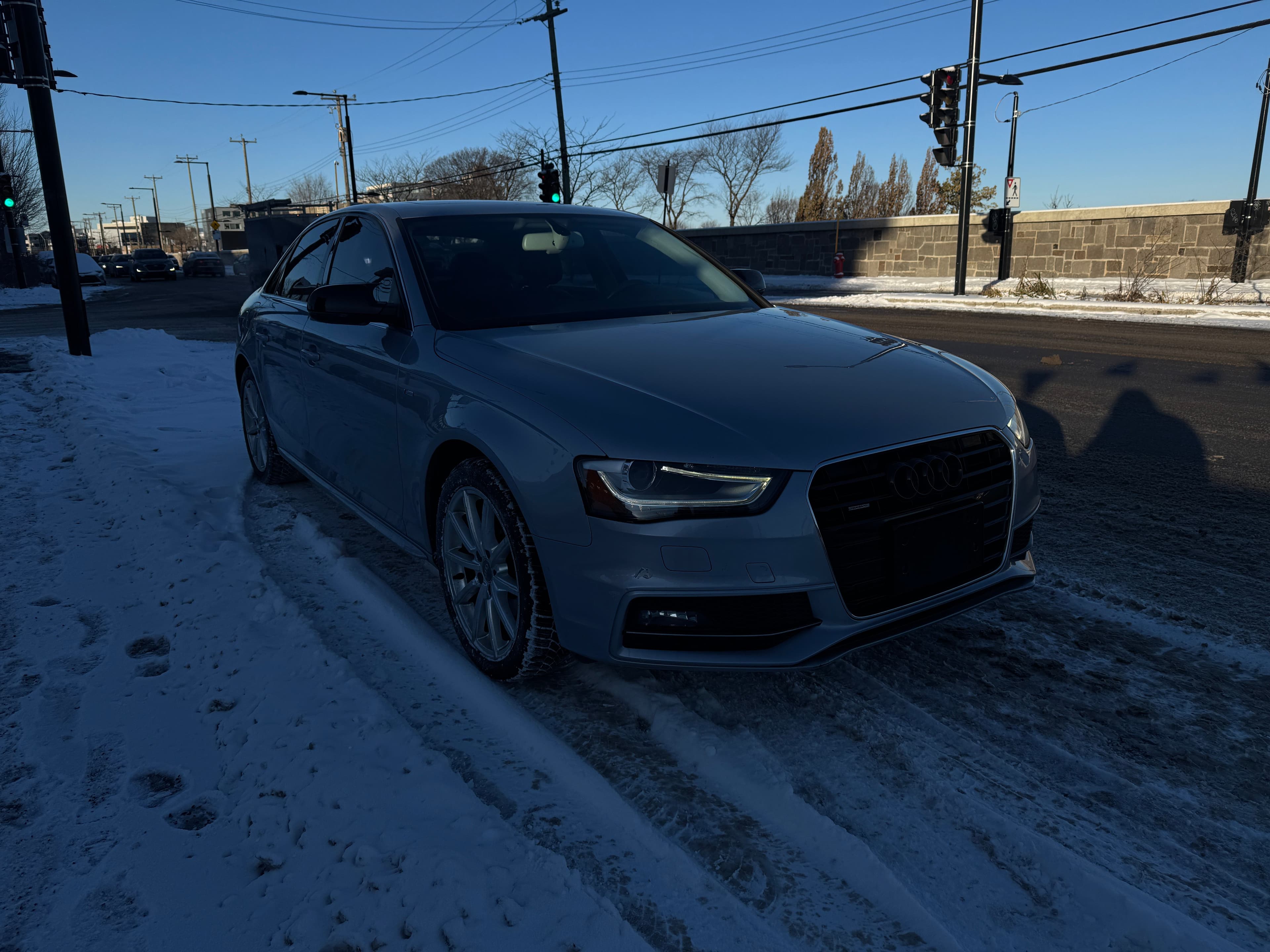 Audi A4 2.0T Progressiv plus 2016https://dealercdn.adws.ca/912/6/1765205411153-164101684.jpg