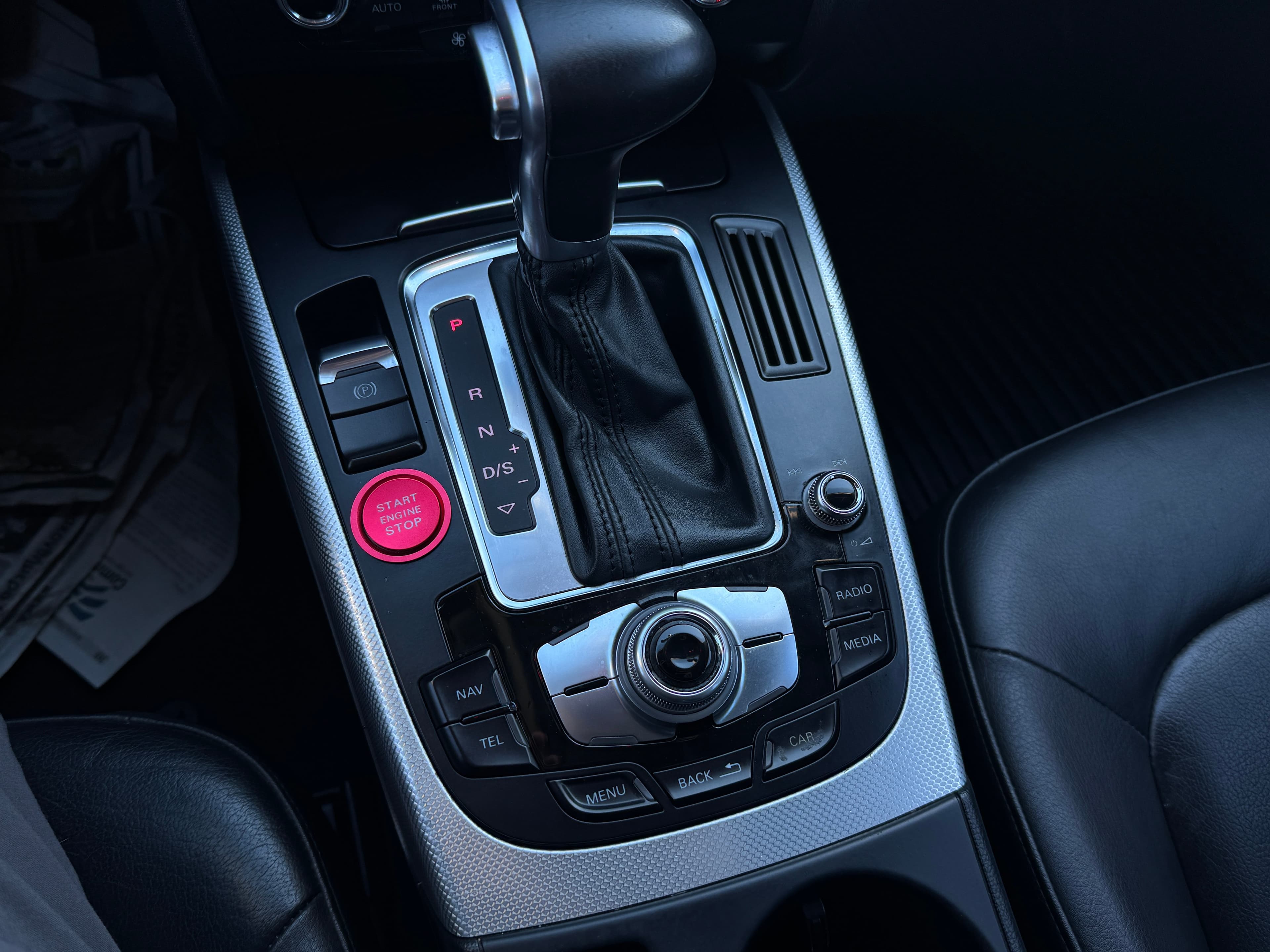 Audi A4 2.0T Progressiv plus 2016https://dealercdn.adws.ca/912/6/1765205511108-463667623.jpg