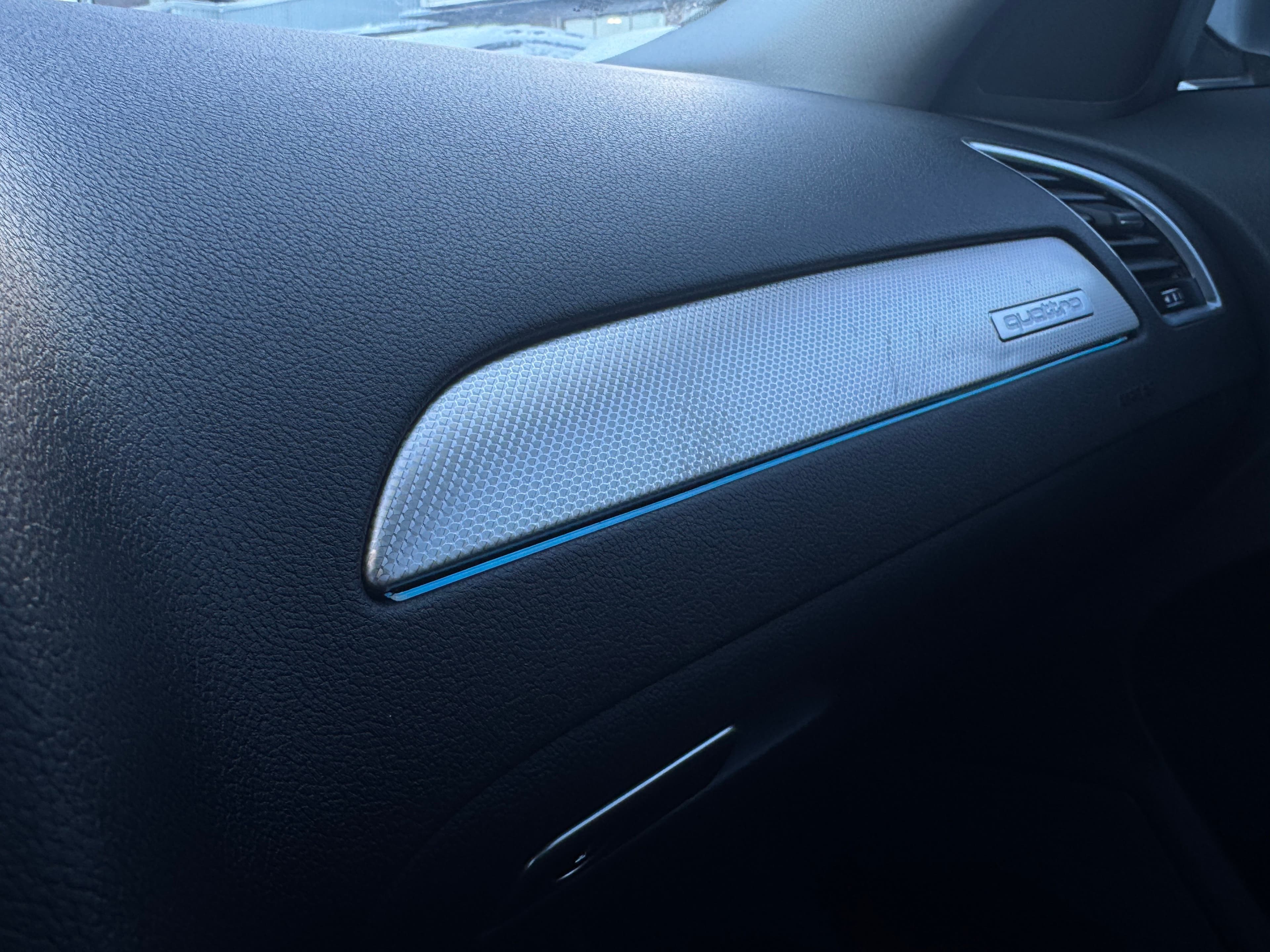 Audi A4 2.0T Progressiv plus 2016https://dealercdn.adws.ca/912/6/1765205512258-328087824.jpg