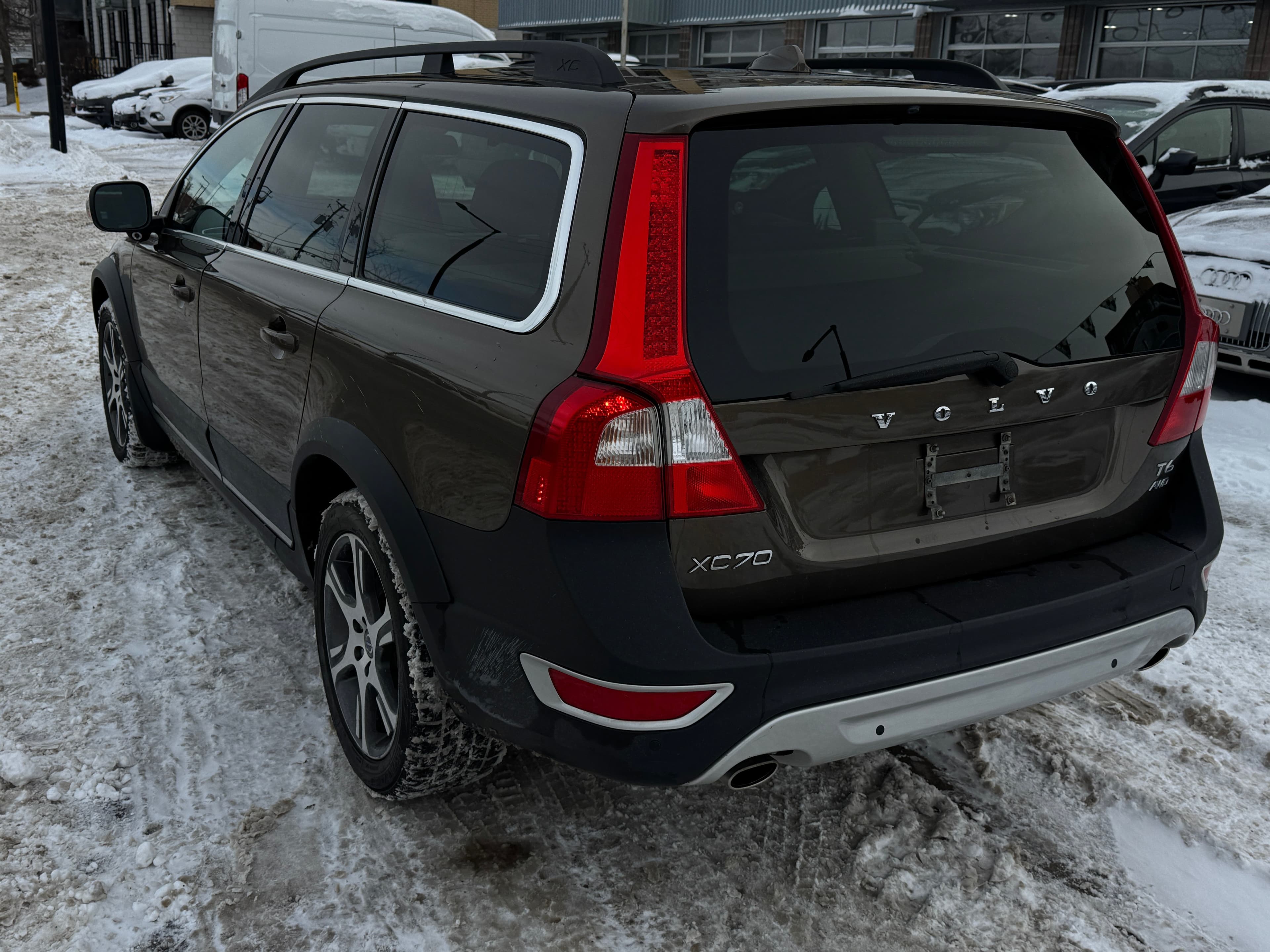 Volvo XC70 T6 2013https://dealercdn.adws.ca/912/6/1765557145258-953430406.jpg