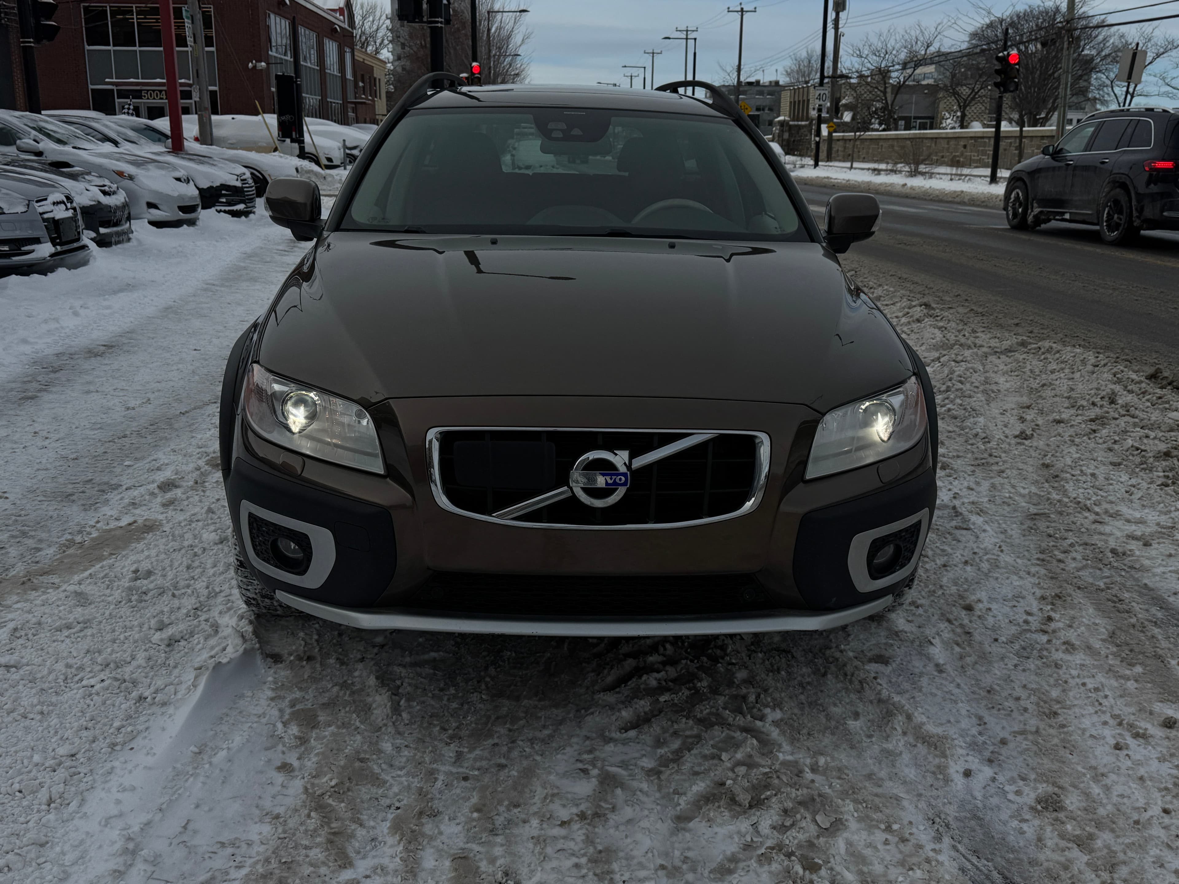 Volvo XC70 T6 2013https://dealercdn.adws.ca/912/6/1765557148970-735406680.jpg