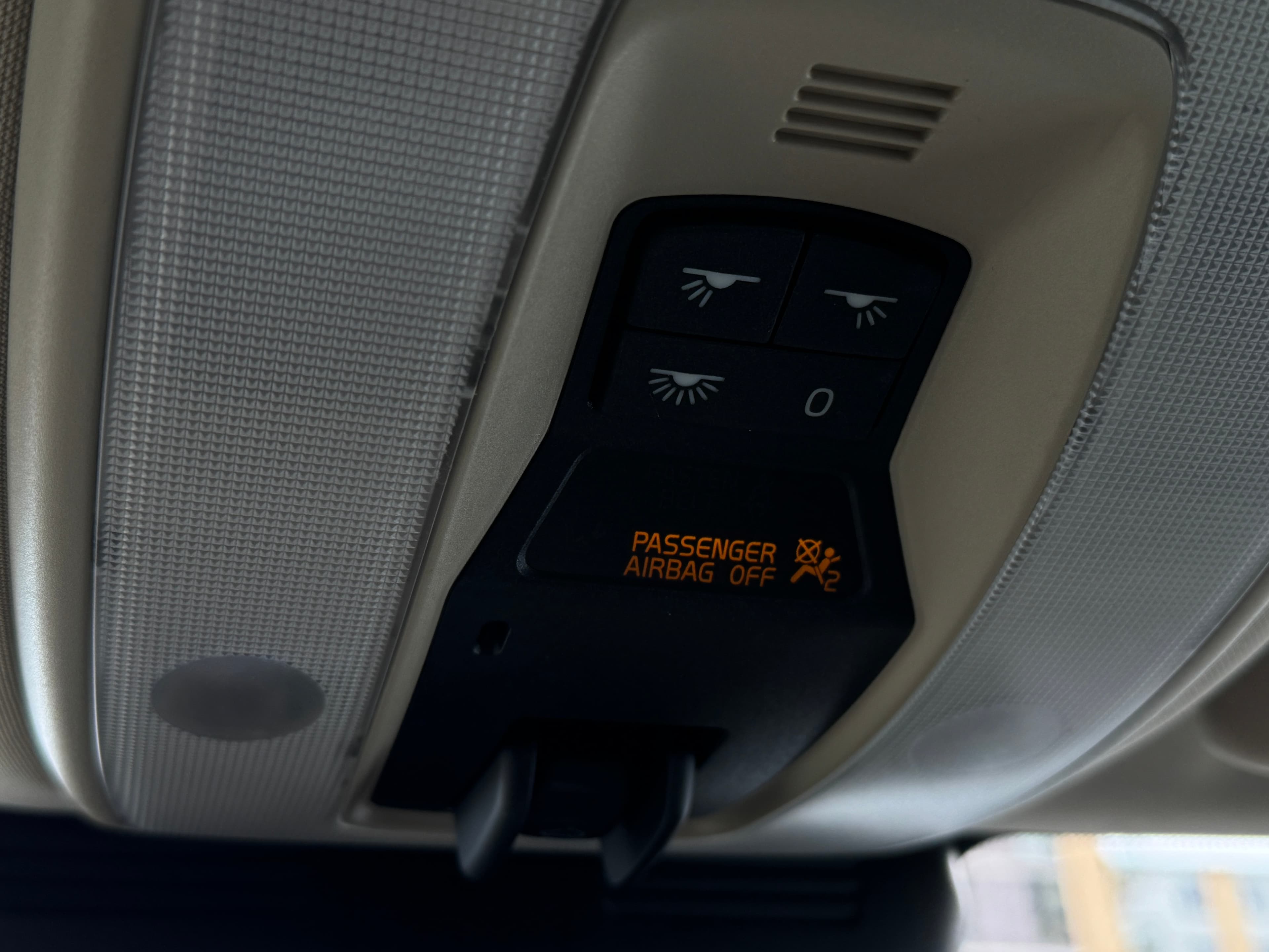 Volvo XC70 T6 2013https://dealercdn.adws.ca/912/6/1765557179792-279694330.jpg