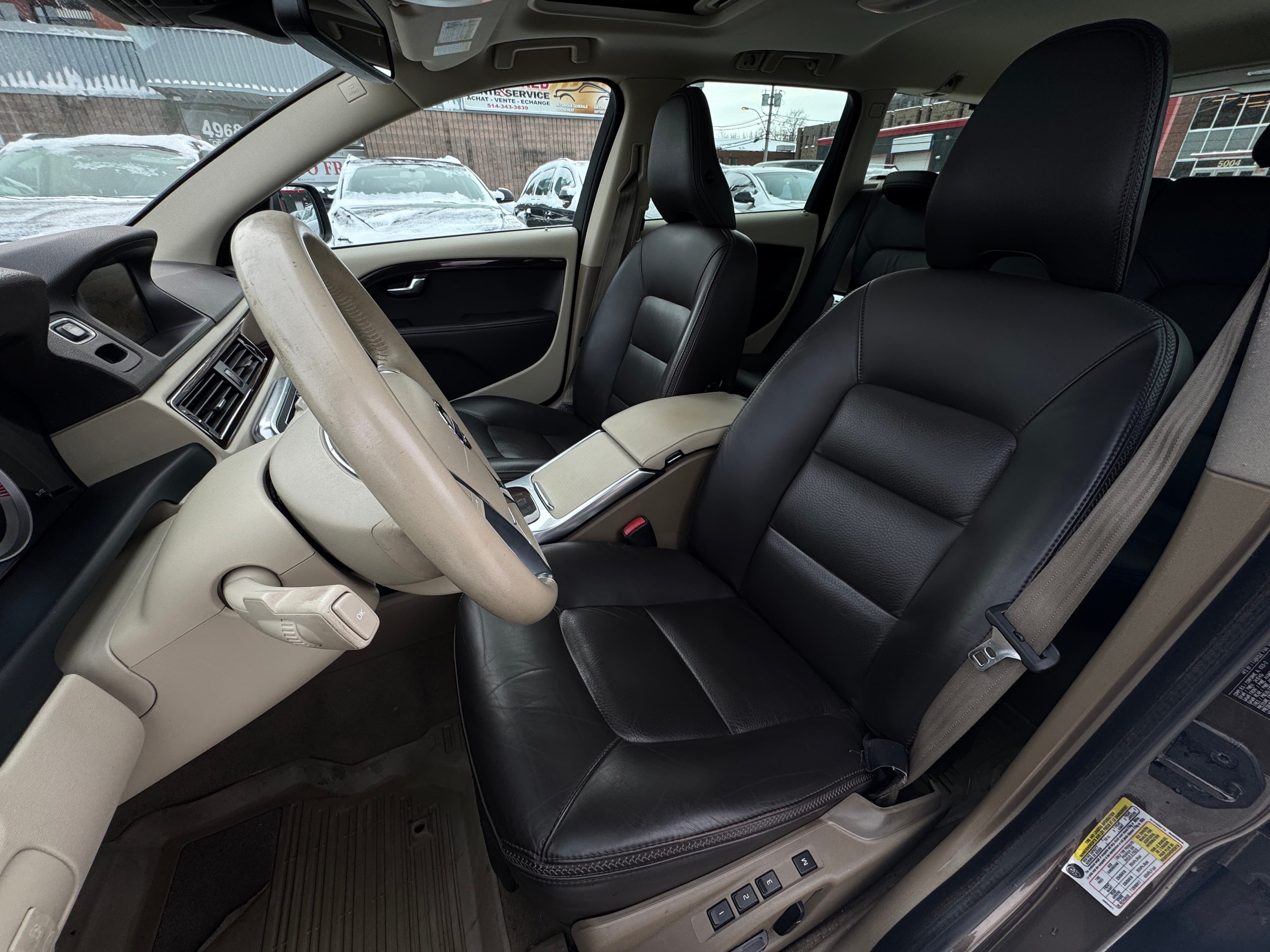 Volvo XC70 T6 2013https://dealercdn.adws.ca/912/6/1765557182285-549755790.jpg