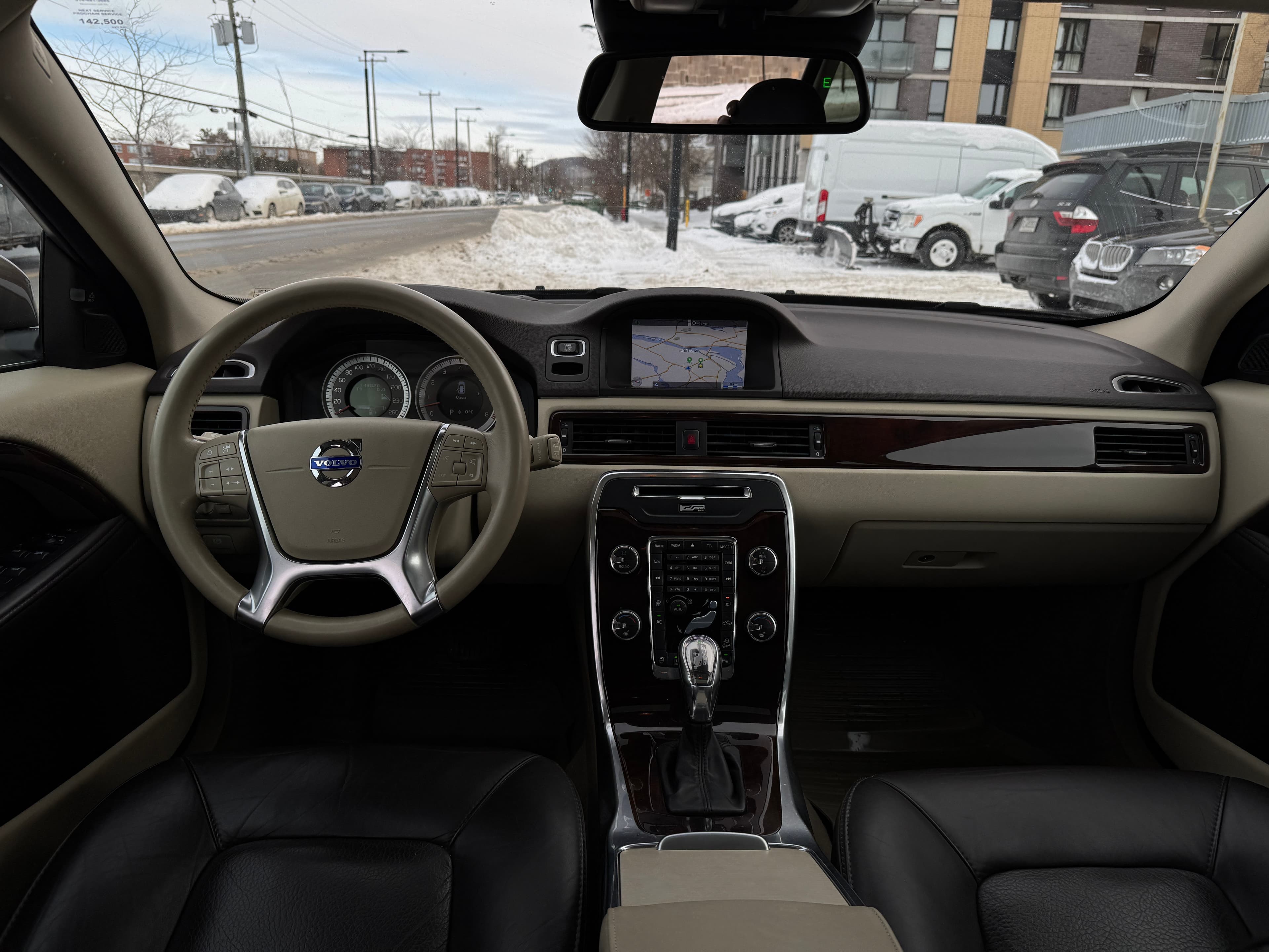 Volvo XC70 T6 2013https://dealercdn.adws.ca/912/6/1765557182975-489932787.jpg