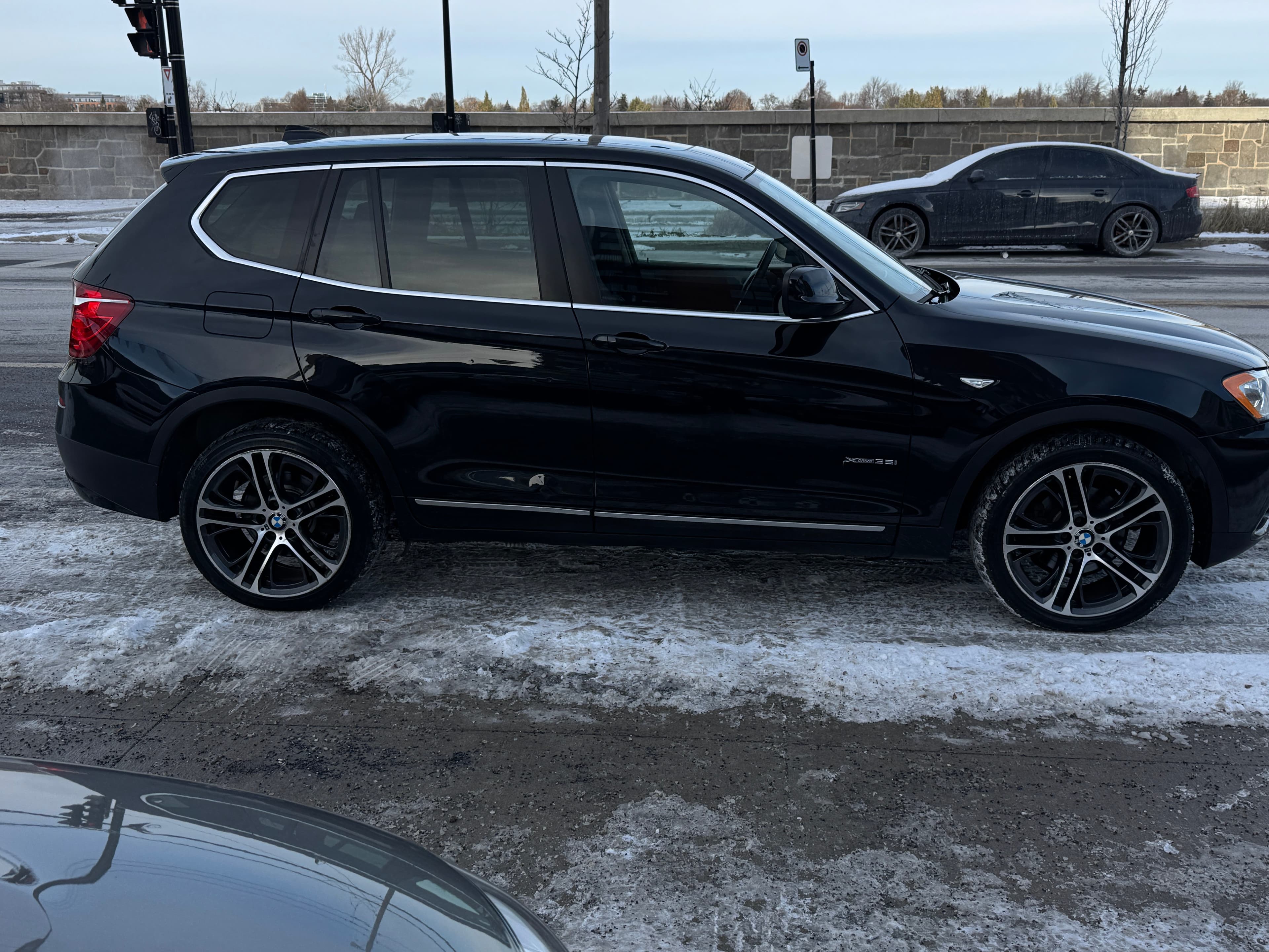 Bmw X3 xDrive35i 2011https://dealercdn.adws.ca/912/7/1764950239190-275801771.jpg