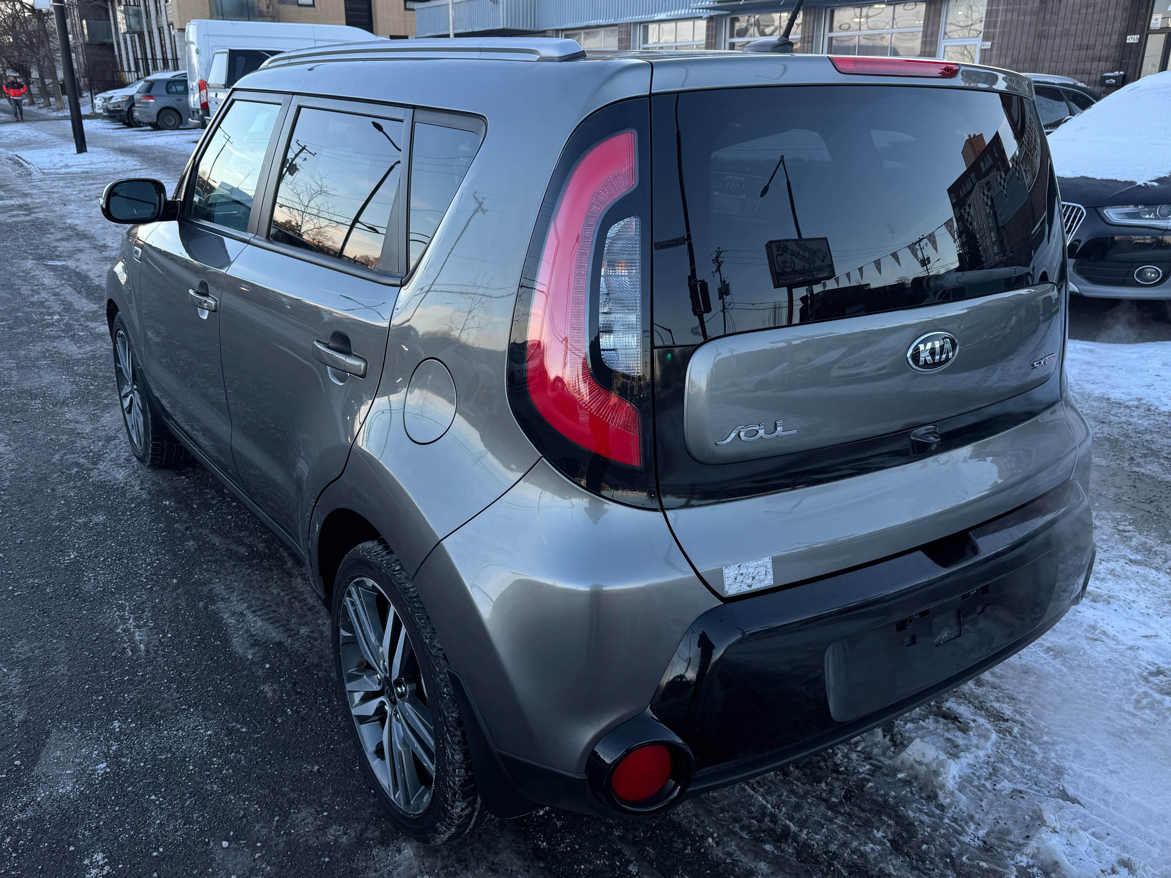 Kia Soul ! 2015https://dealercdn.adws.ca/912/7/1764950999188-922938358.jpg