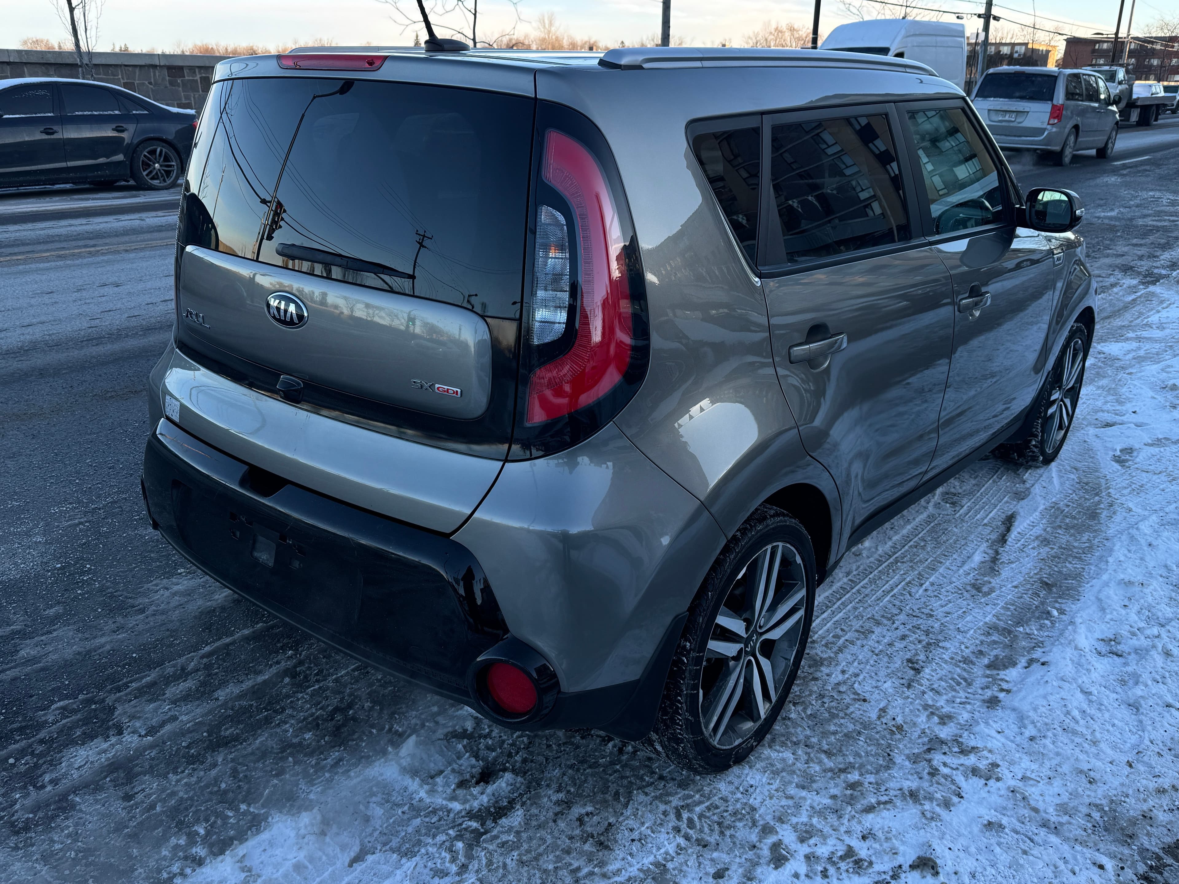 Kia Soul ! 2015https://dealercdn.adws.ca/912/7/1764950999912-495480804.jpg
