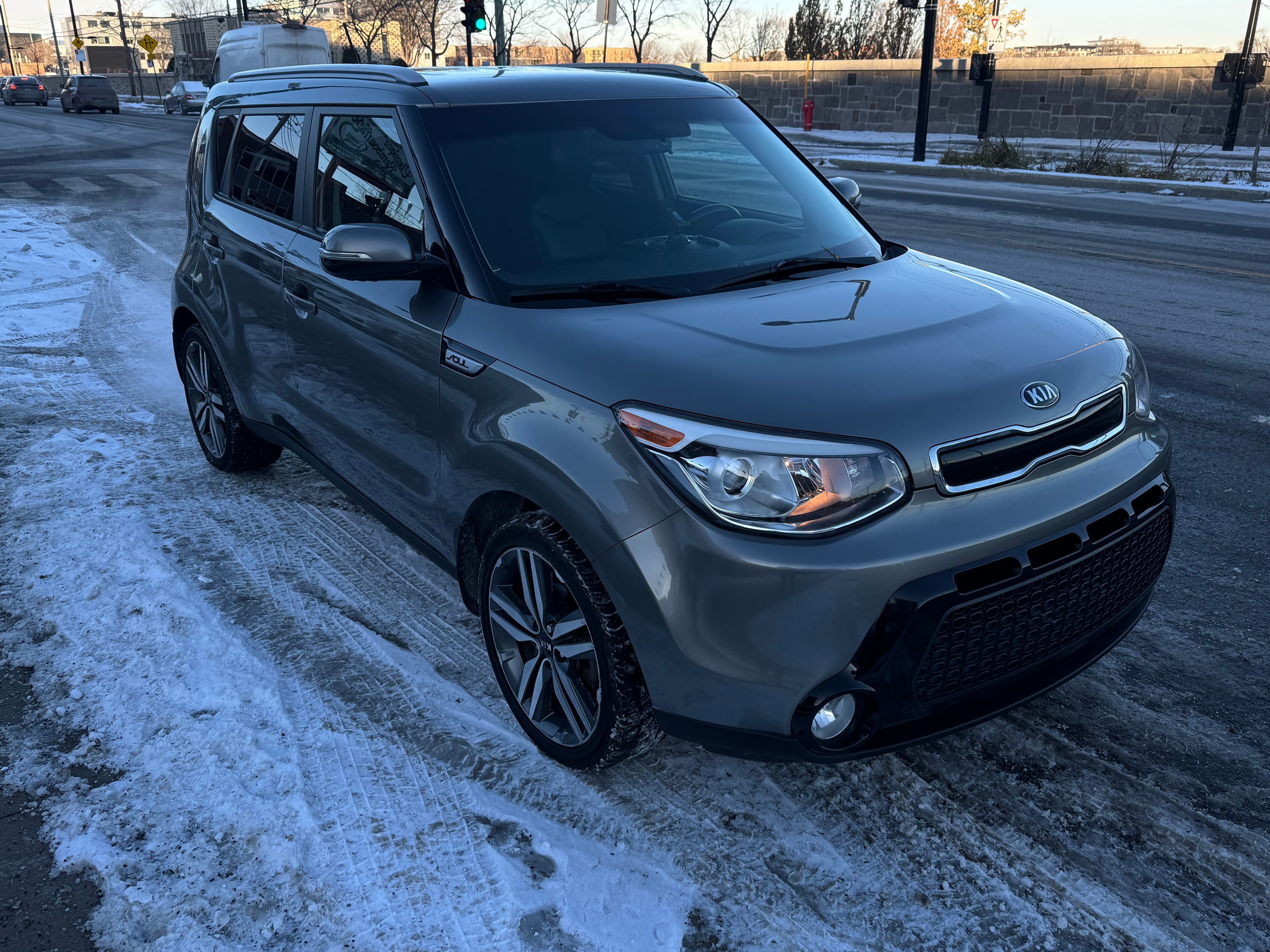 Kia Soul ! 2015https://dealercdn.adws.ca/912/7/1764951000681-345855180.jpg