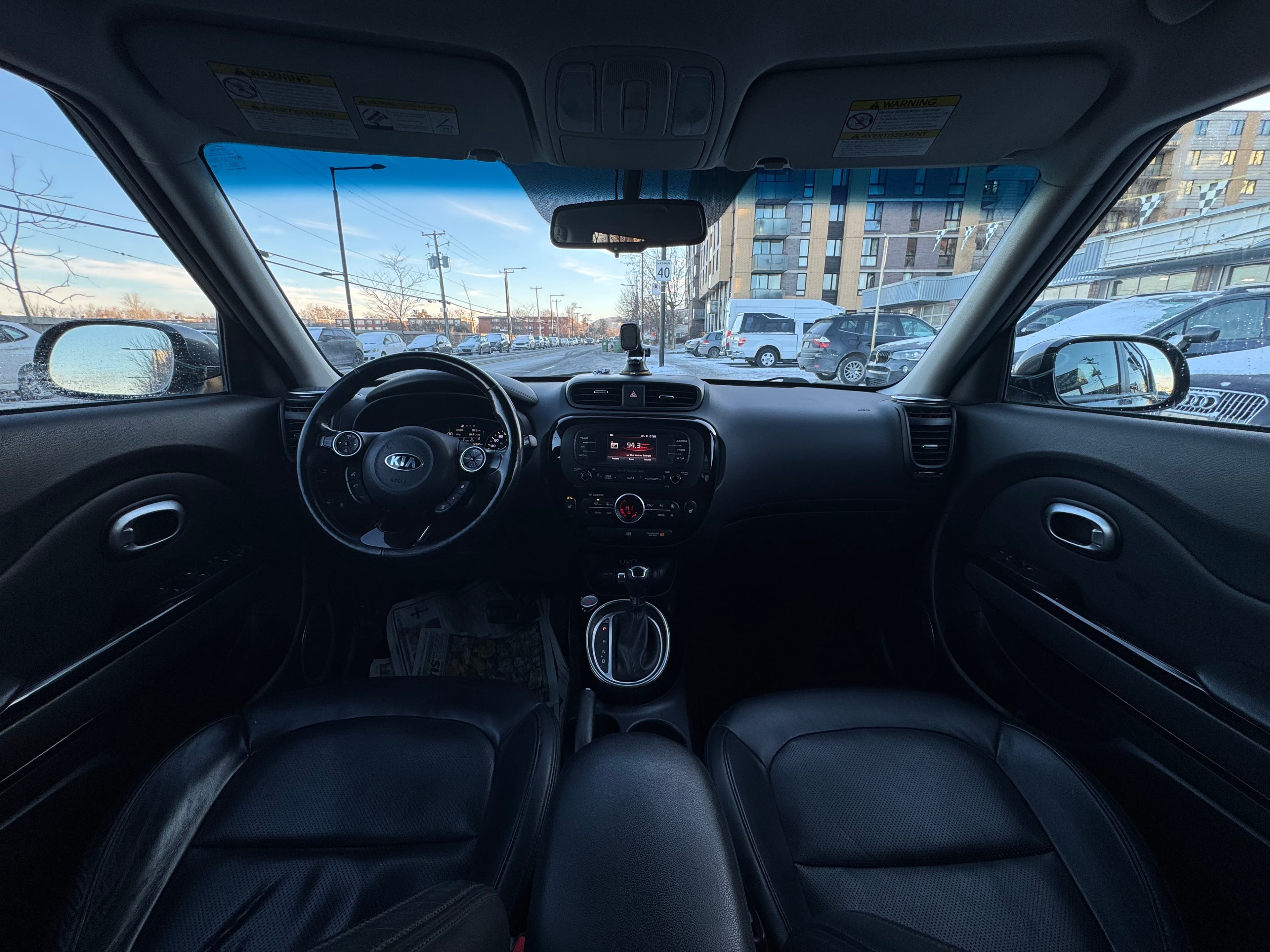Kia Soul ! 2015https://dealercdn.adws.ca/912/7/1764951037083-195555789.jpg