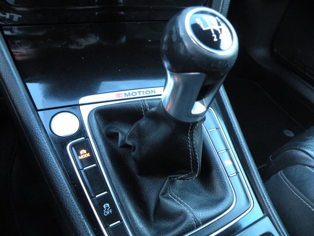 Volkswagen Golf  2016https://image.autousagee.ca/1024/4288275/67e7be01eff6a.jpg