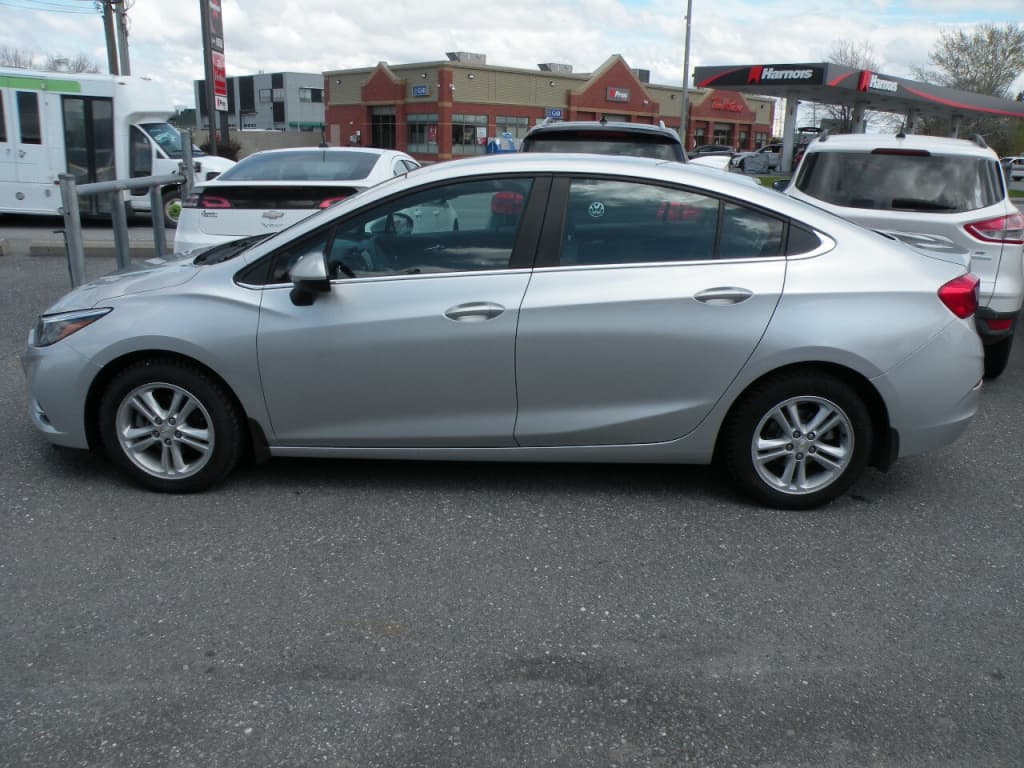 Chevrolet Cruze LT 2017https://image.autousagee.ca/1024/4373758/66a21761e25a9.jpg