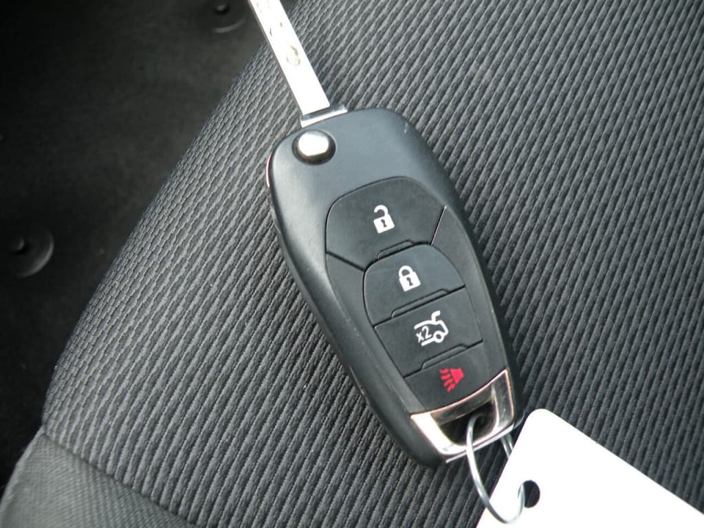 Chevrolet Cruze LT 2017https://image.autousagee.ca/1024/4373758/66a2180c90e4a.jpg