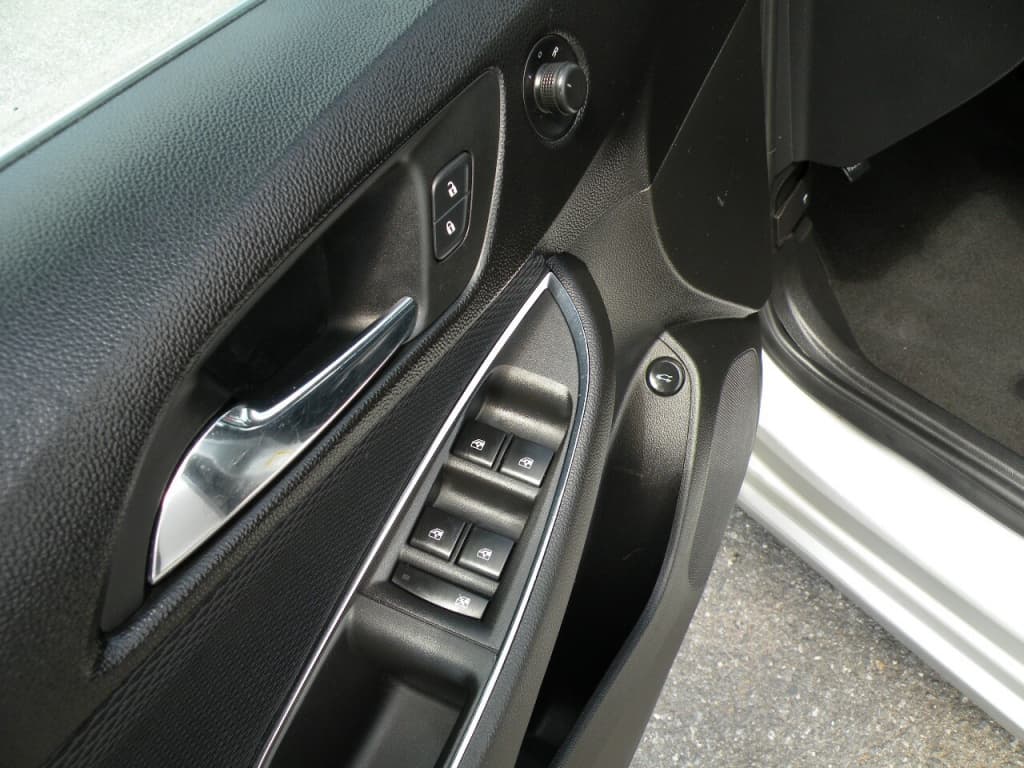 Chevrolet Cruze LT 2017https://image.autousagee.ca/1024/4373758/66a218680f927.jpg