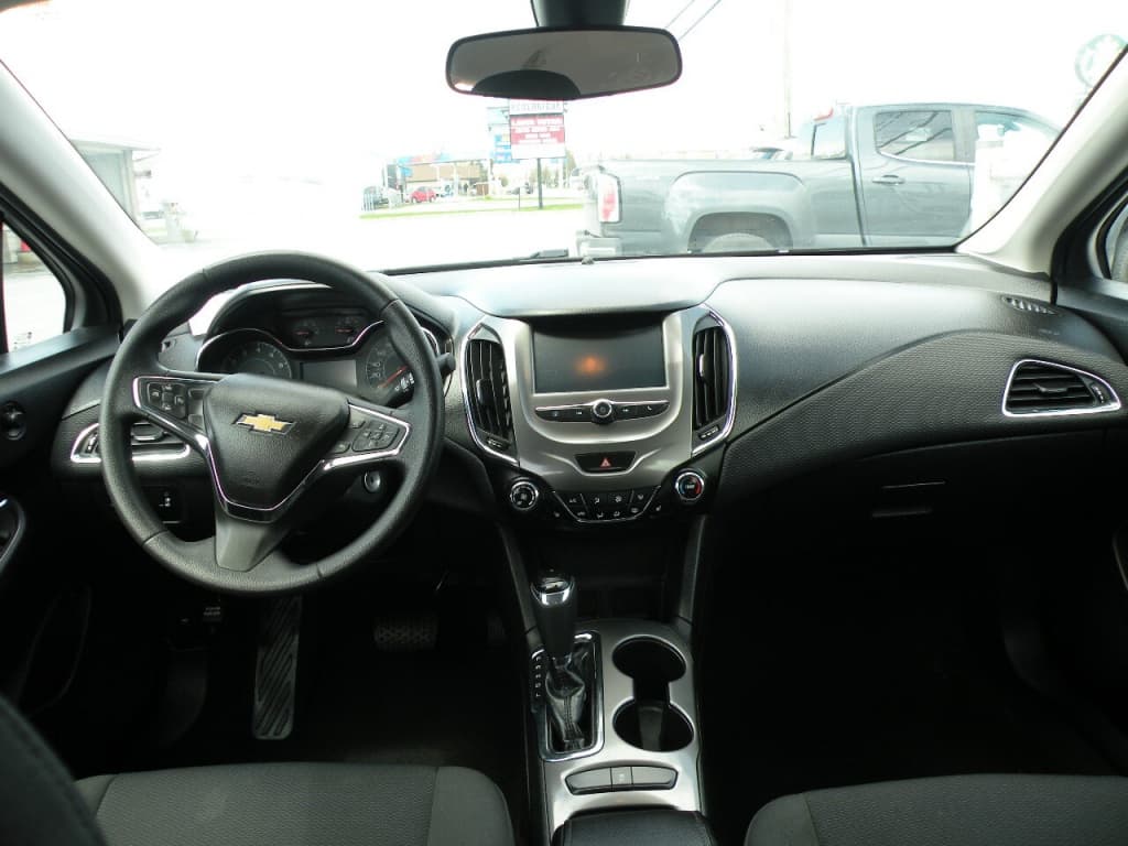 Chevrolet Cruze LT 2017https://image.autousagee.ca/1024/4373758/66a21875c9a1e.jpg