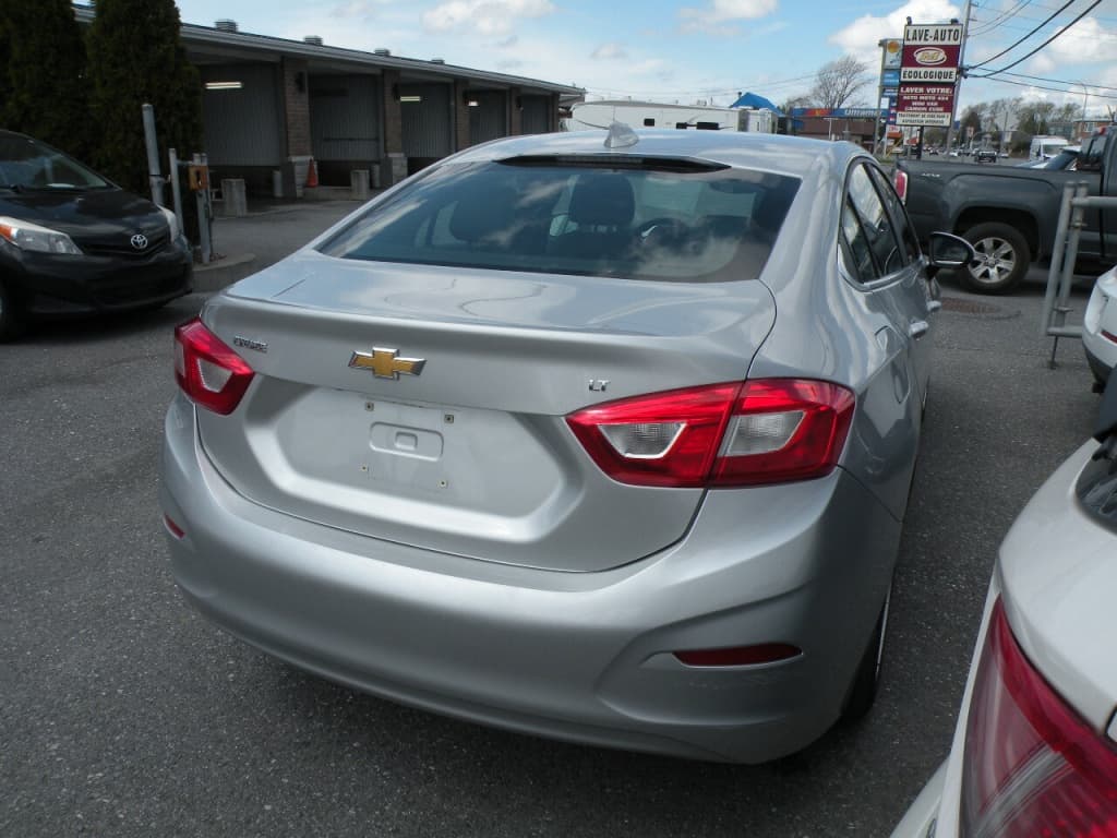 Chevrolet Cruze LT 2017https://image.autousagee.ca/1024/4373758/66a21884394e9.jpg